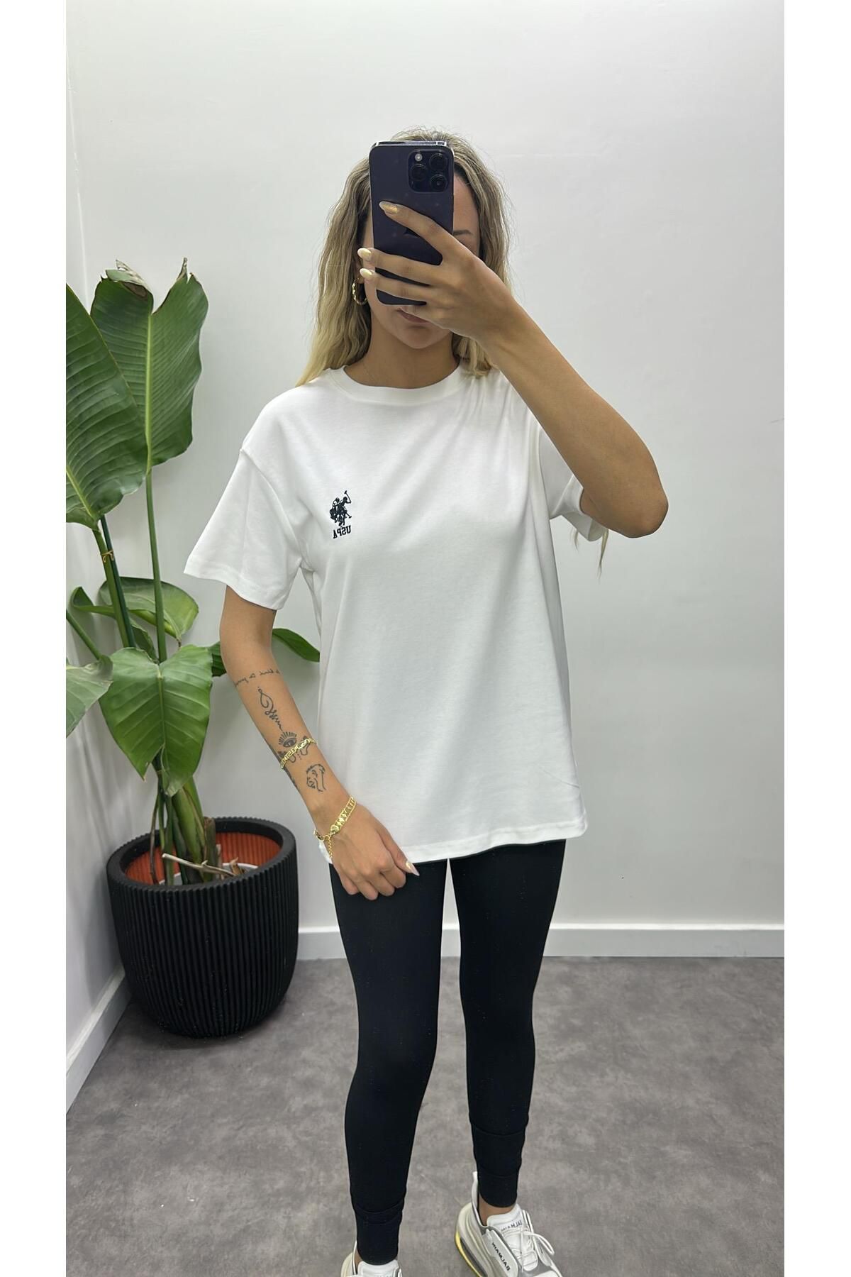 Acar Boutique Uspa Basic T-Shirt