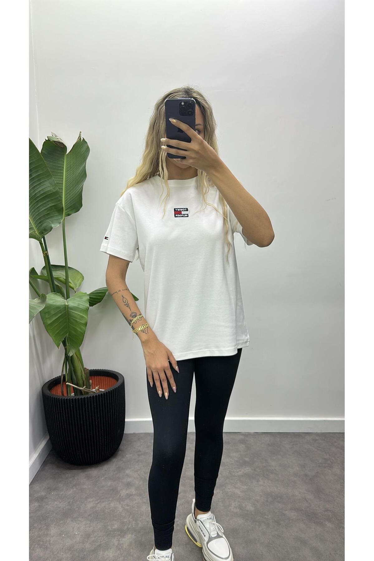 Acar Boutique Tommy Basic T-Shirt