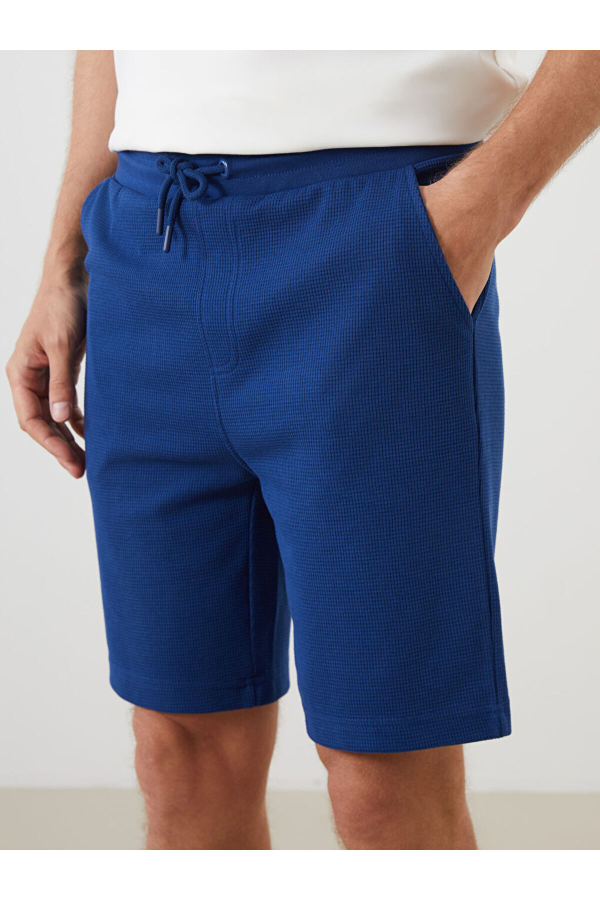 LC Waikiki-Create Your Style from Uzg Store |   Standard Fit Men's Shorts 4