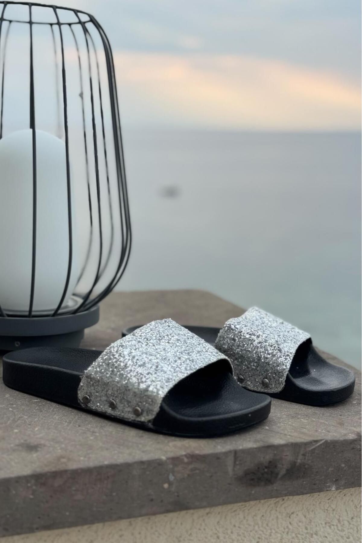 Melissa Boutique Kadın Gümüş Simli Tasarım Yazlık Terlik