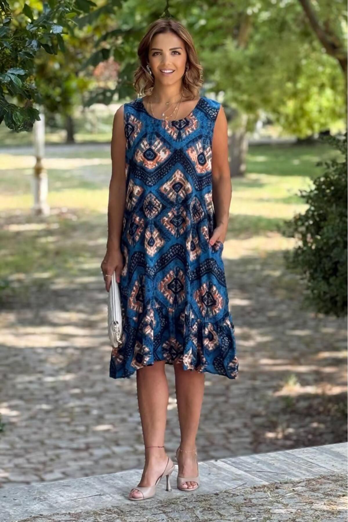Nevin Kaya Moda Kolsuz Geometrik Desenli Mavi Pamuklu Elbise