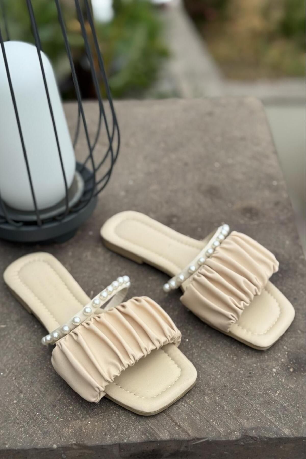 Melissa Boutique Kadın Bej İnci Şerit Detaylı Yumuşak Taban Yazlık Terlik