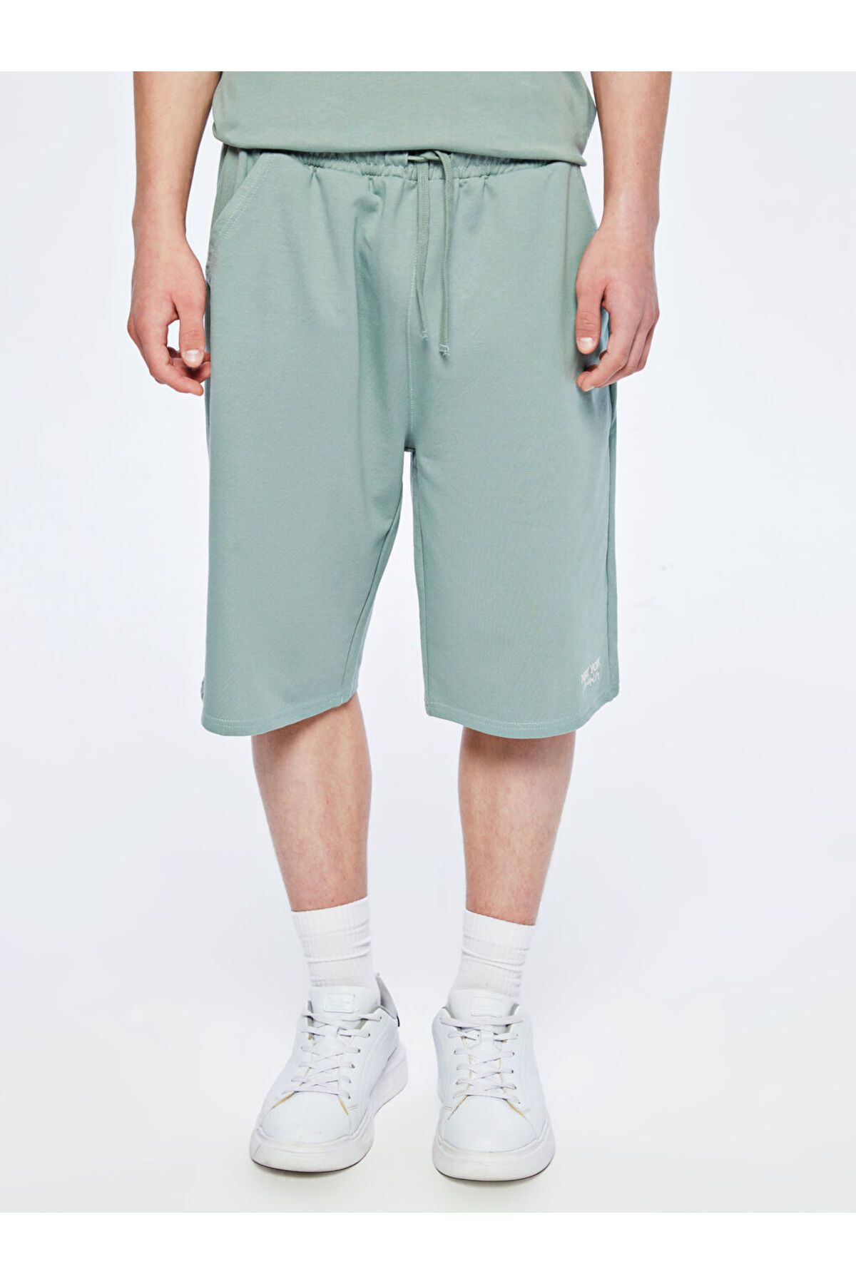 LC Waikiki-Lcw Young Men's Shorts with Elastic Waist Fast Fashion 2