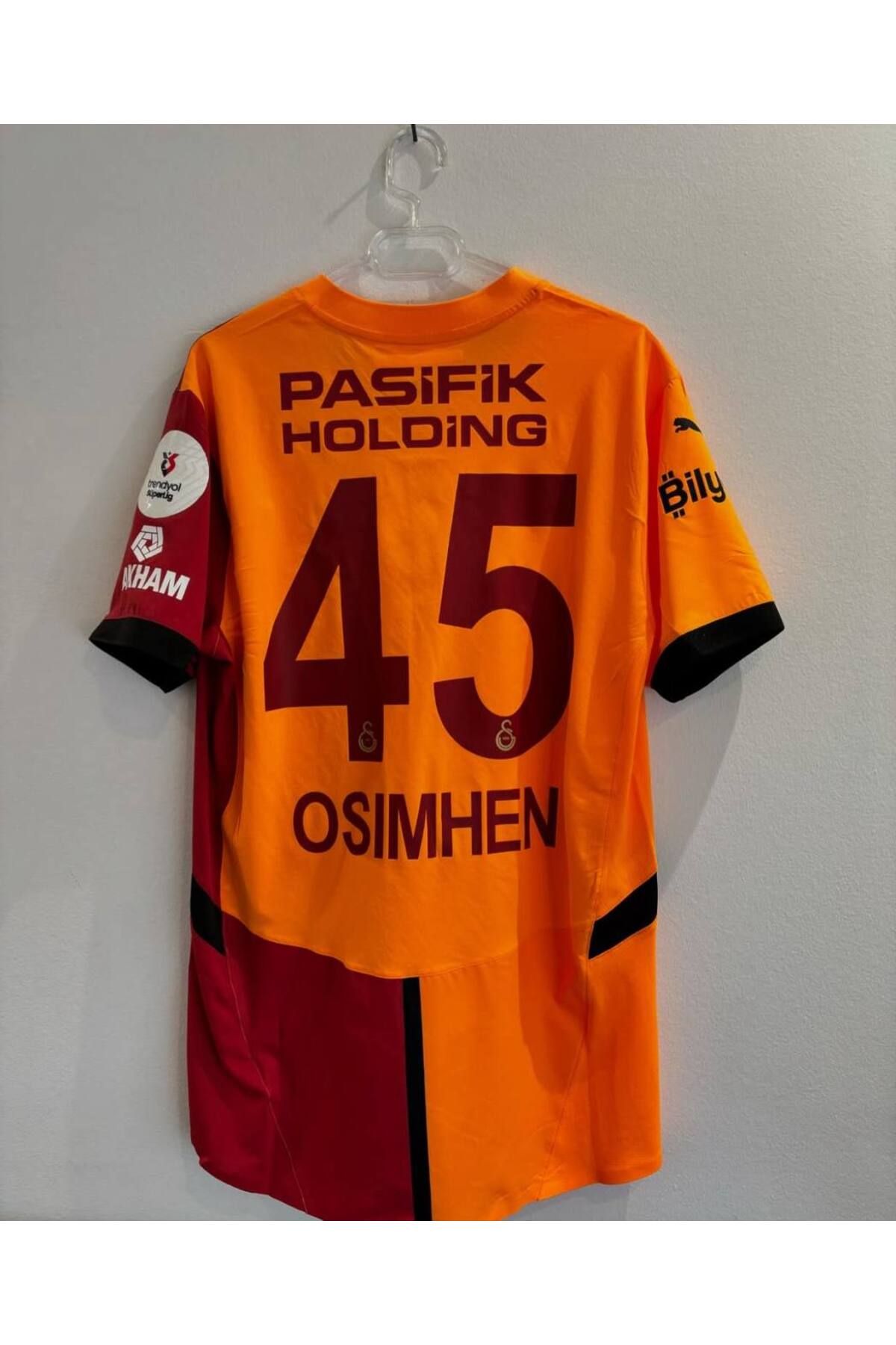 FAMİLYSTAN 5 Yıldızlı G l tasar y 2024/25 Victor' Osimhen İç Saha Kırmızı Forması Yetişkin