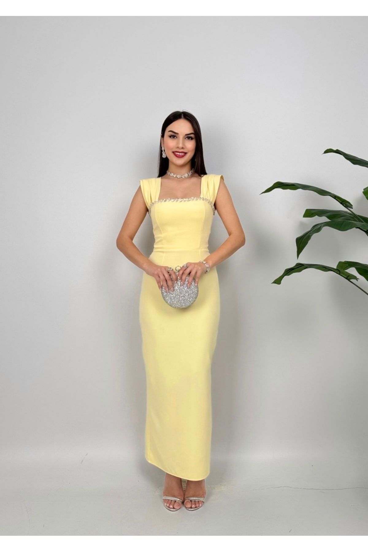 Afiş Butik Sarı Kalın Askılı Taşlı Yırtmaçlı Elbise