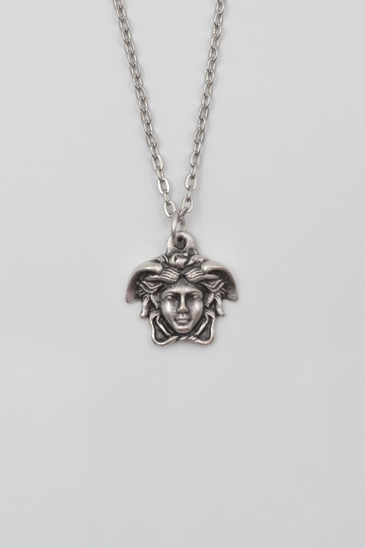 Bu Farklı Mitologjik Medusa Düz Ezme Zincir Kolye - Antik Gümüş Kaplama - Kadın Erkek - 60 cm