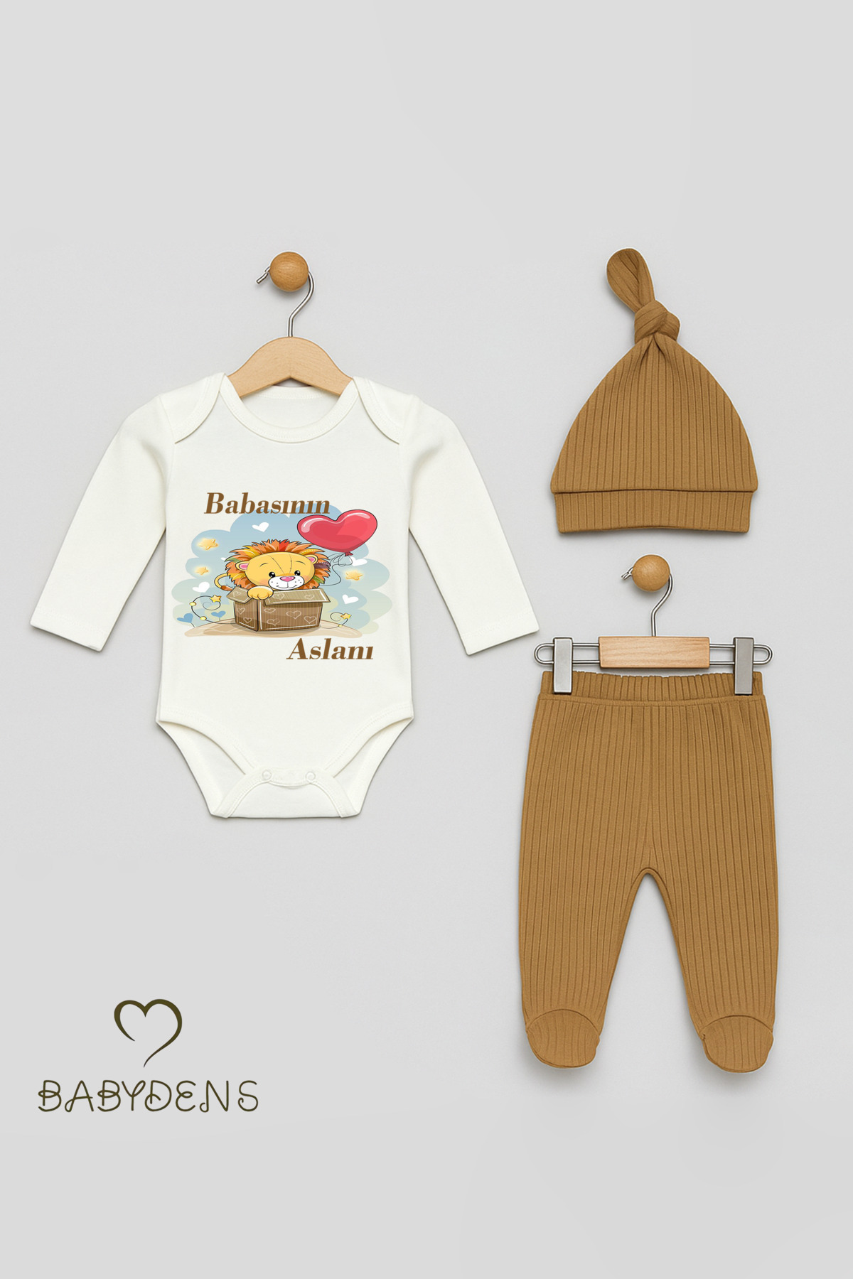 BABYDEN'S Babasının Aslanı Baskılı 3’lü Bebek Takımı Uzun Kol Çıtçıtlı Zıbın, Ribana Pantolon, Bere %100 Pamuk fotoğrafı 6 (önizleme)