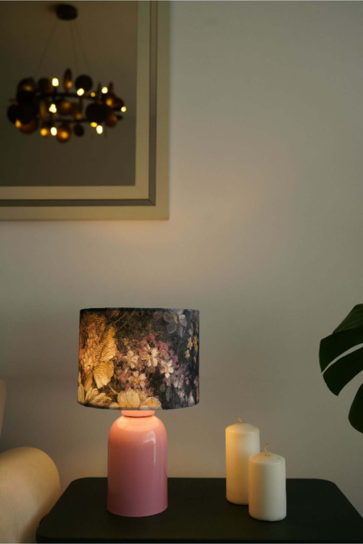 retro home design Pembe Ayaklı Mor Çiçekli Kadife Kumaş Şapkalı Şık Yatak Odası Salon Abajur Özel Modern