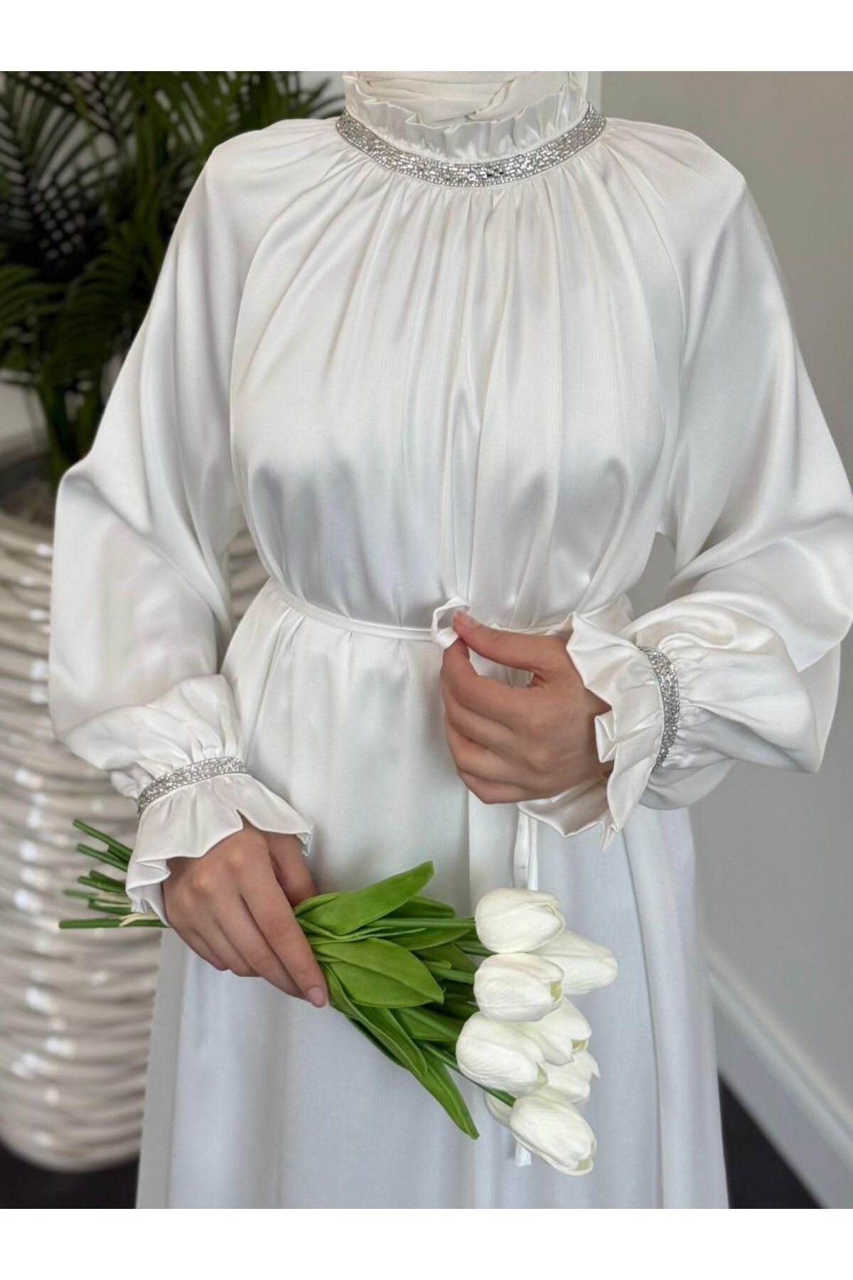 mahira collection yaka kol taşlı saten abiye elbise