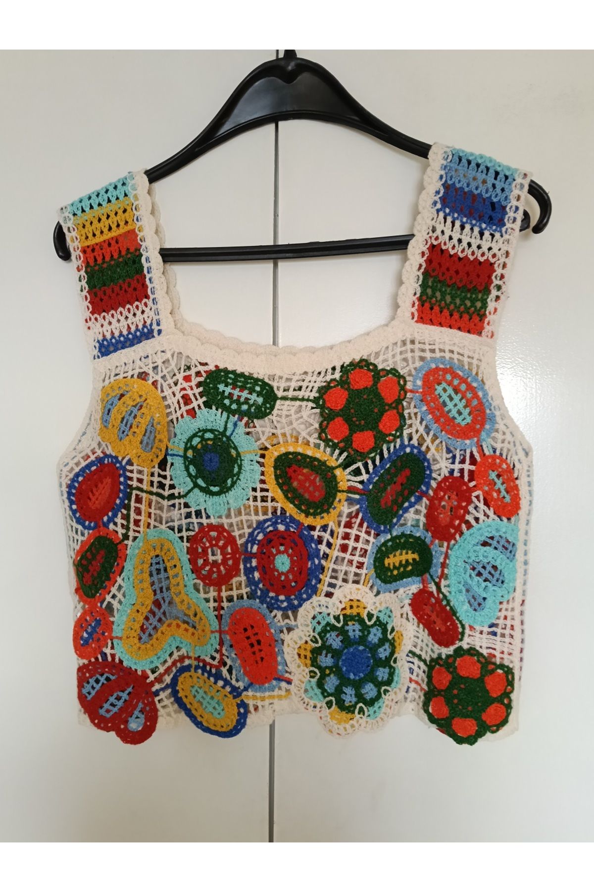 Butik Tülin Kadın otantik akrilik çok renkli desenli örgü delikli astarsız askılı bluz L beden Çin Malı