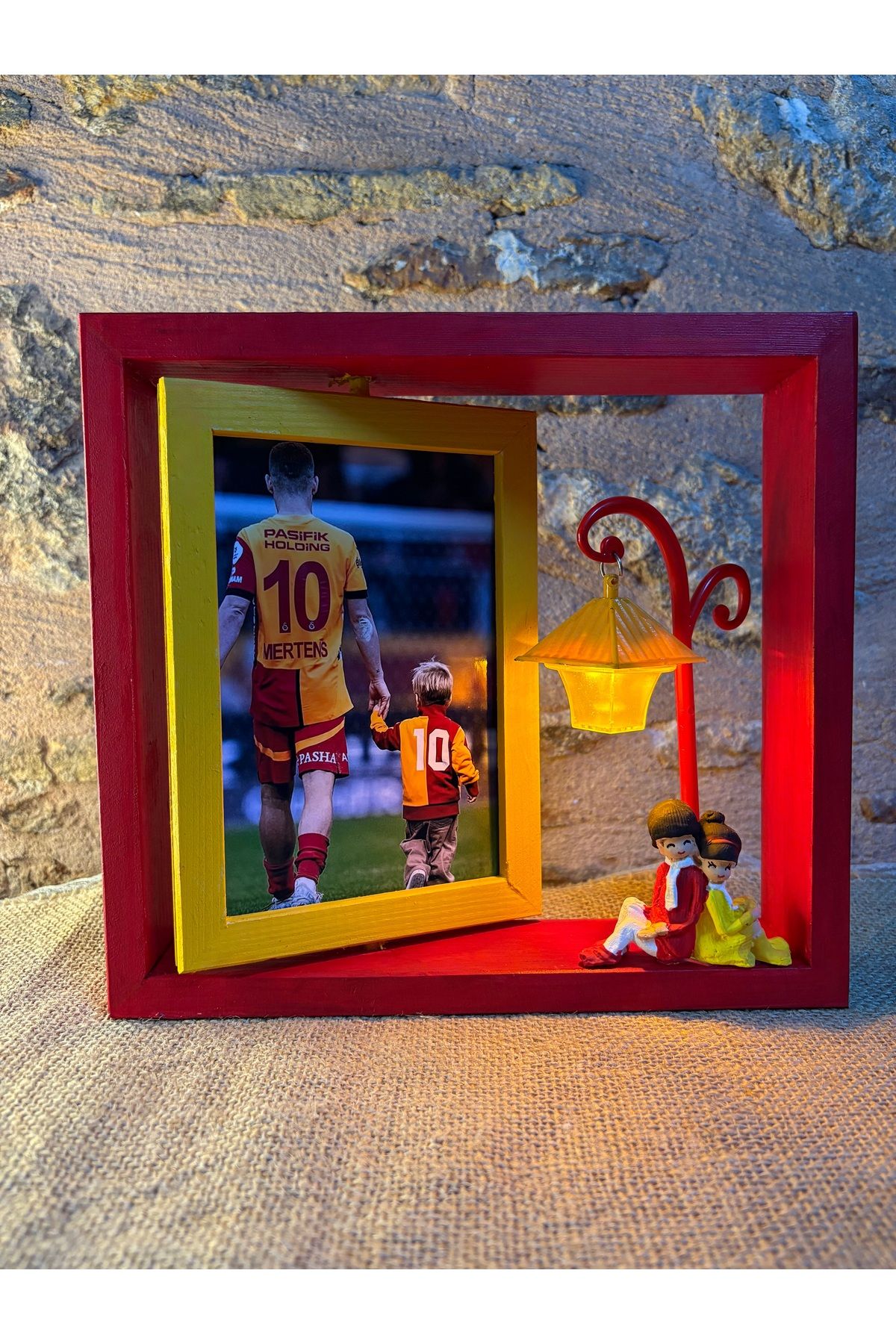 ahsapevimmanisa El Yapımı Ahşap Dönen Çerçeve Sevgili Figürlü Sokak Lambalı GALATASARAY TAKIM TARAFTAR