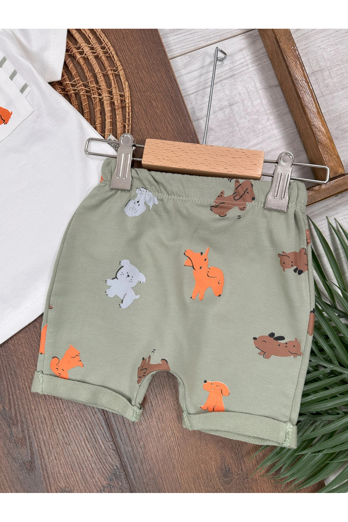 Bolly Baby Sevimli Köpek Baskılı Safari Şapkalı Cep Detaylı Şortlu Yazlık Erkek Bebek Takım fotoğrafı 4 (önizleme)