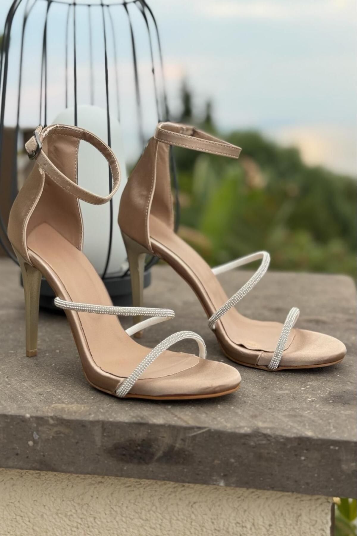 Melissa Boutique Kadın Vizon Saten Parlak Taş Bant Detaylı Abiye Ayakkabı