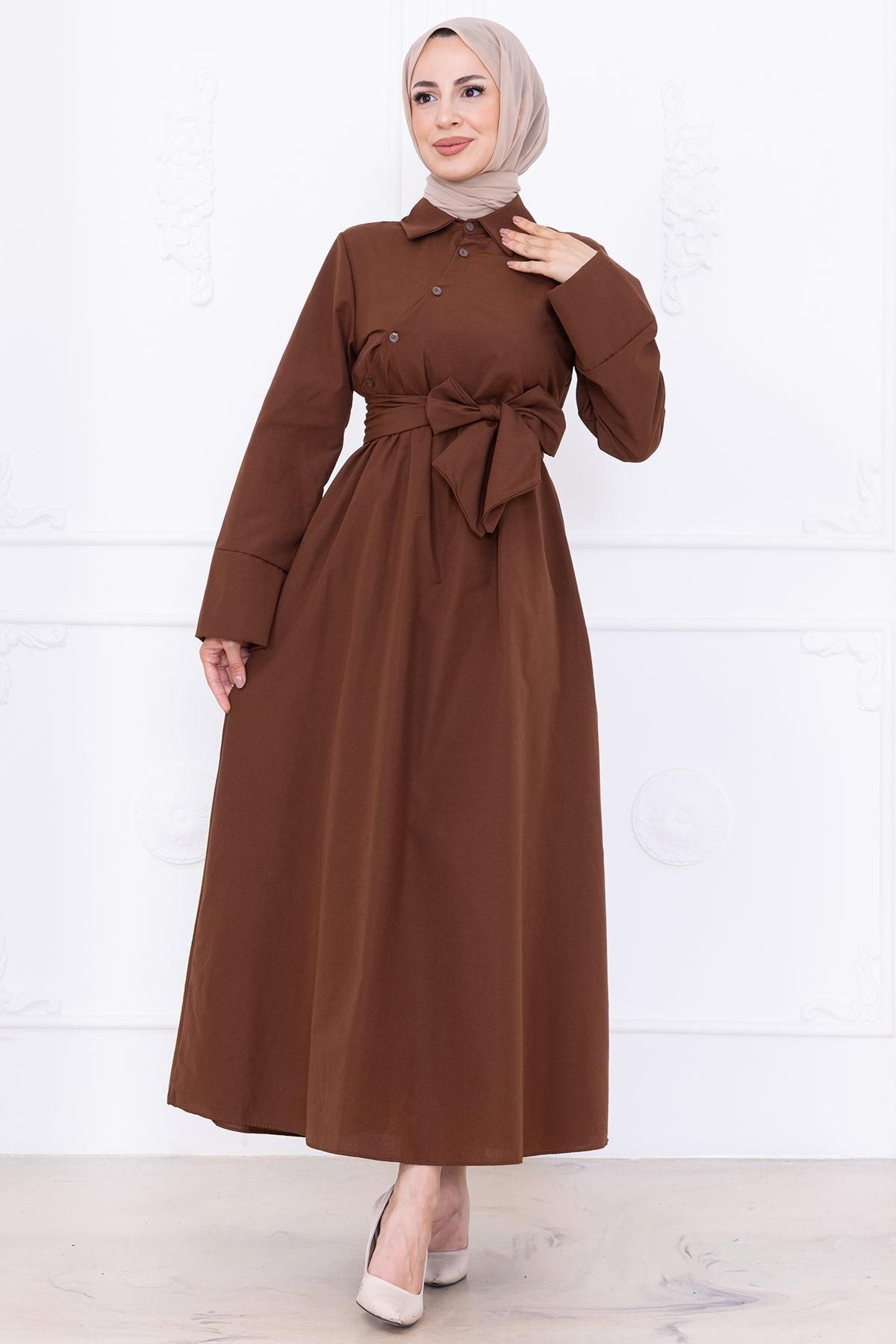 hafsamina Önden Çapraz Düğmeli Kuşaklı Elbise Kahverengi HM2755