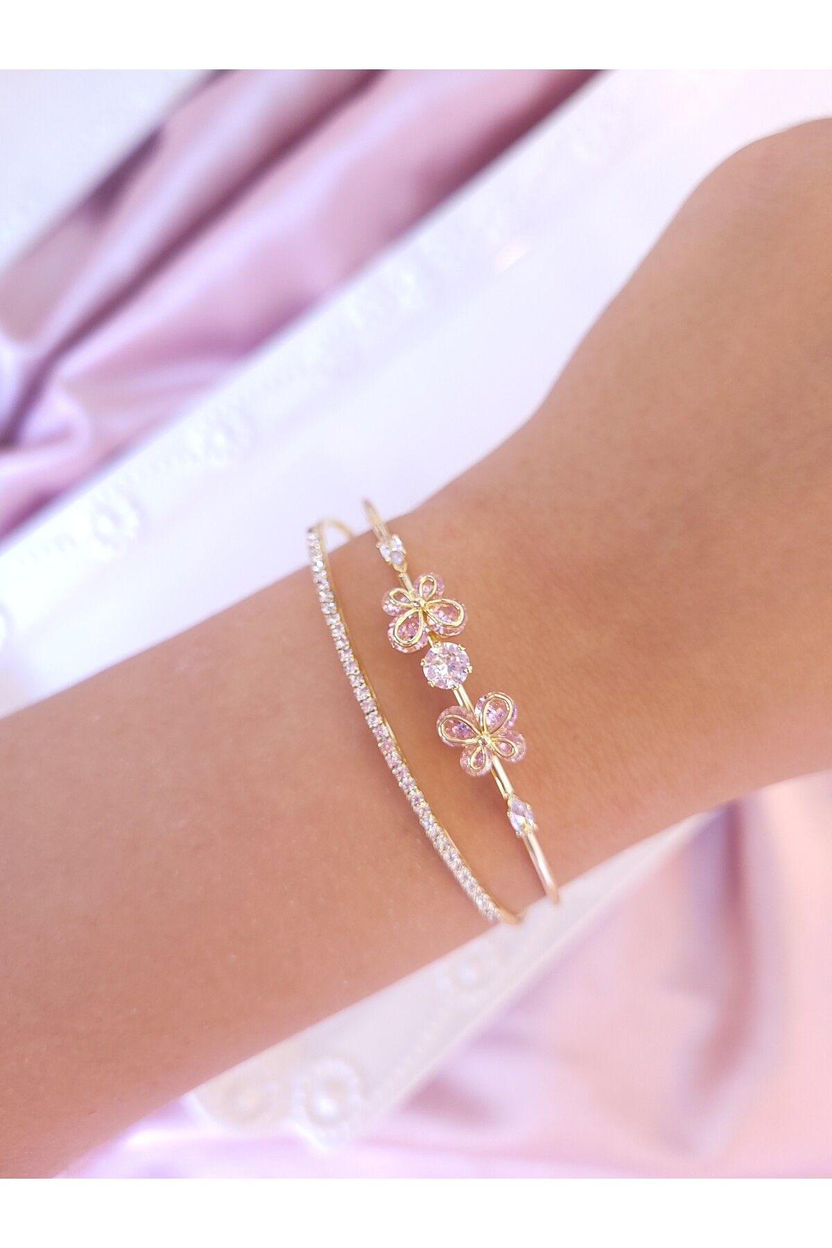 Jewerly Wings of Pink Kelebek Detaylı Gold Zirkon Taş Çelik Kelepçe Bileklik