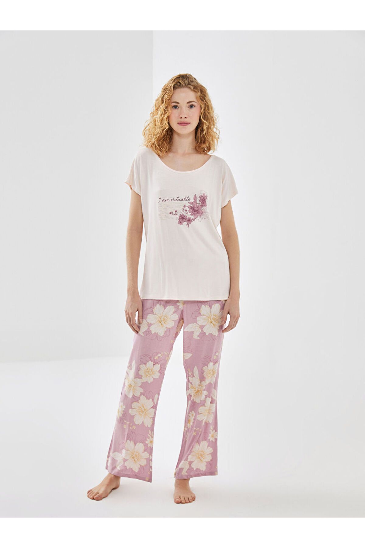 LC Waikiki Yeni Sezon Bisiklet Yaka Cicekli Kadin Pijama Takimi - S53526Z8