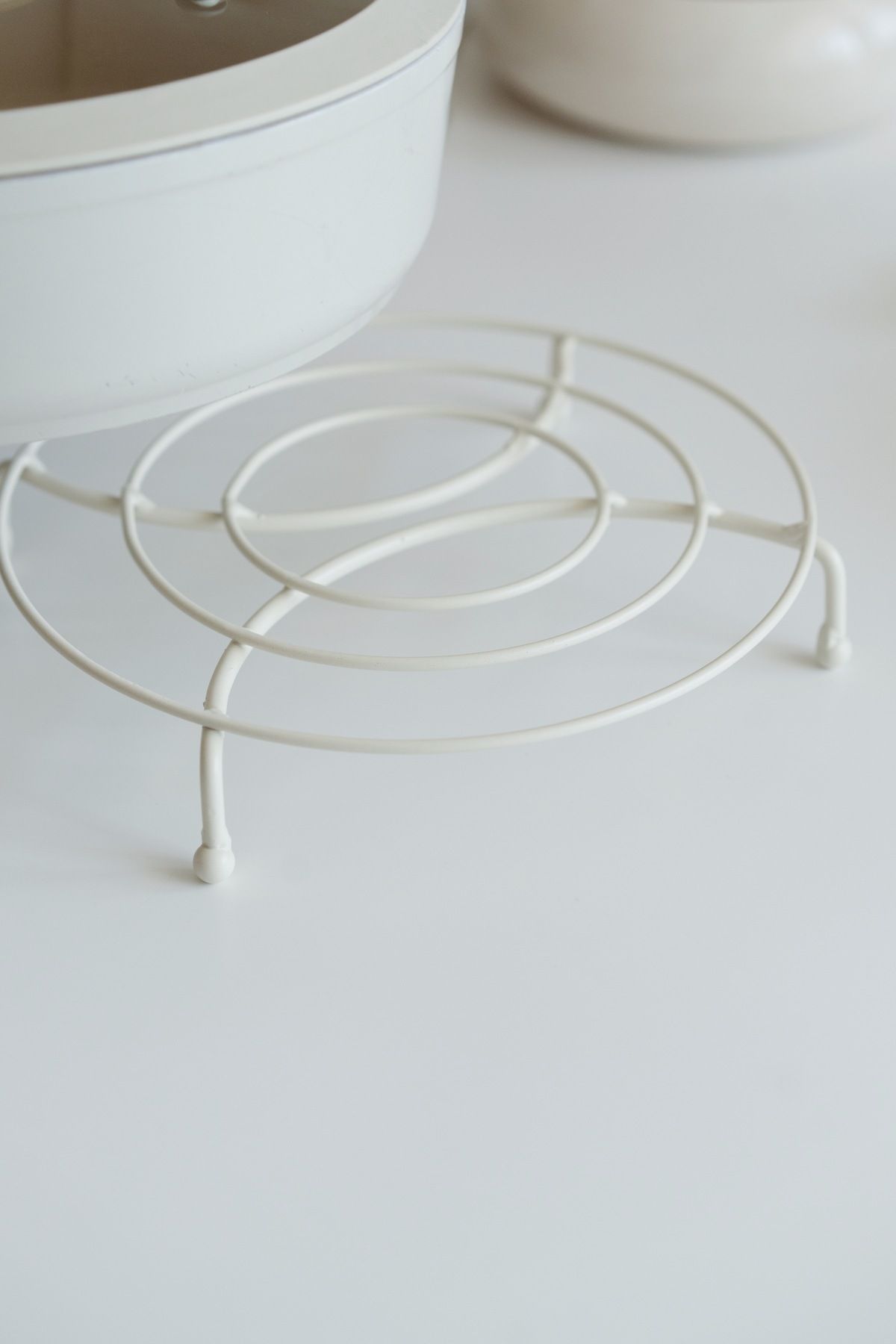Dekorzdükkan Yuvarlak Metal Krem Nihale (19cm)