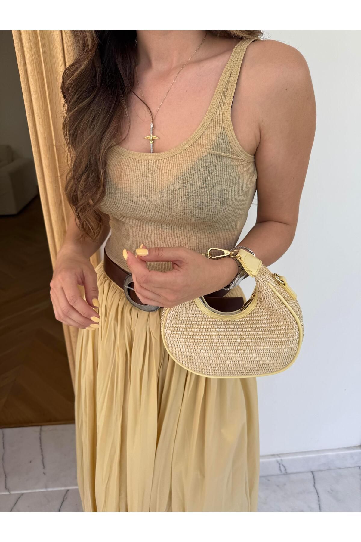 Tina İstanbul Oval Kesim Hasır Cherry Çanta Sarı