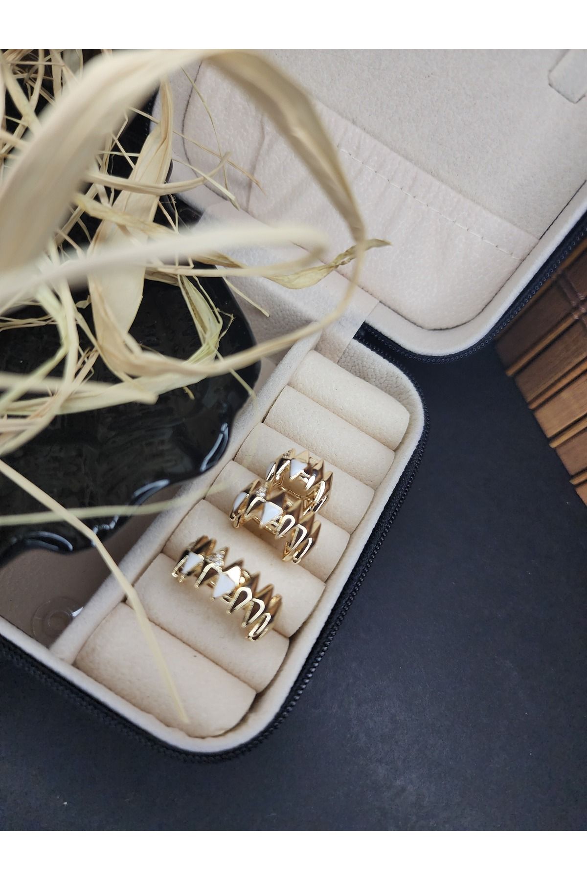 ALLEGRİA GOLD DİŞLİ ÇELİK KÜPE