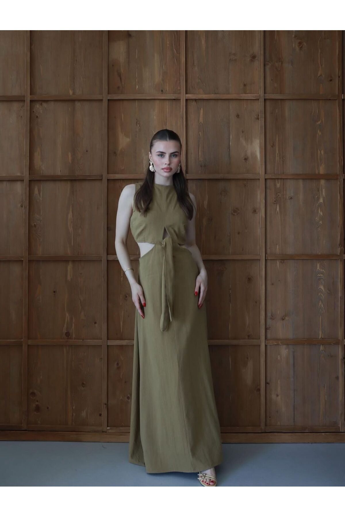 YONEZ MODA Kadın Keten Bel Dekolteli Kuşak Detaylı Maxi Elbise