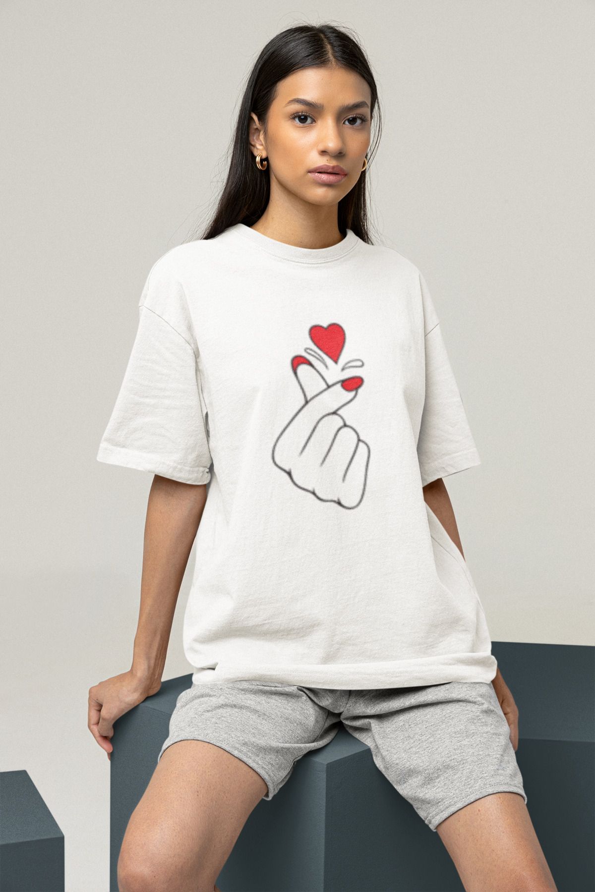 MG KORE PARMAK KALP BASKILI KADIN BİSİKLET YAKA PAMUKLU OVERSIZE KALIP KISA KOLLU T-SHIRT