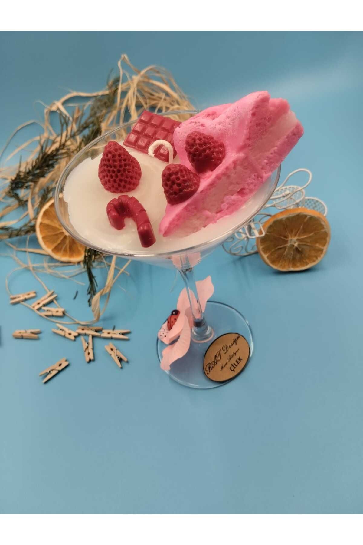 rat KADEH ÇİLEK KOKULU CHEESECAKE FİGÜRLÜ SOYAWAX EL YAPIMI MUM