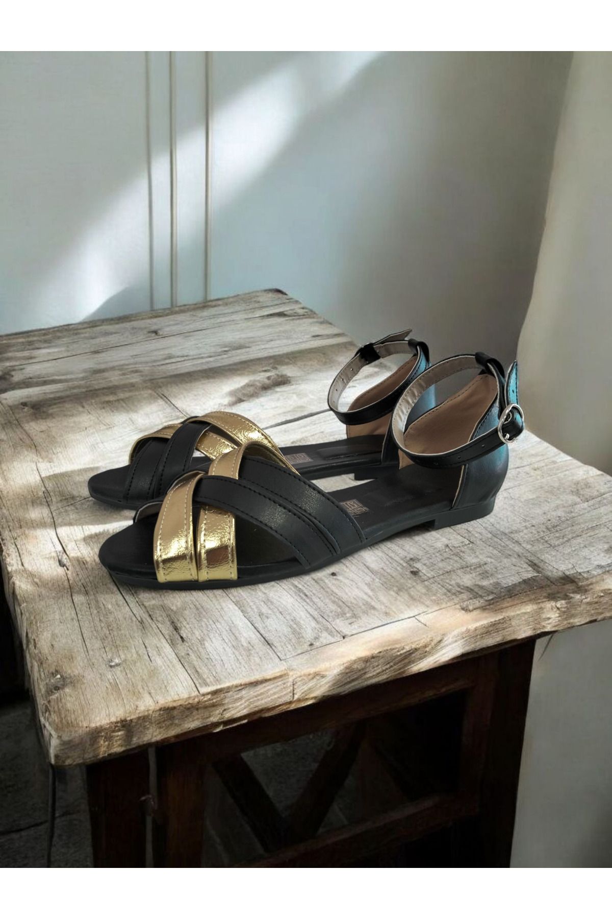 Shoes Günlük kadın sandalet gold'a siyah