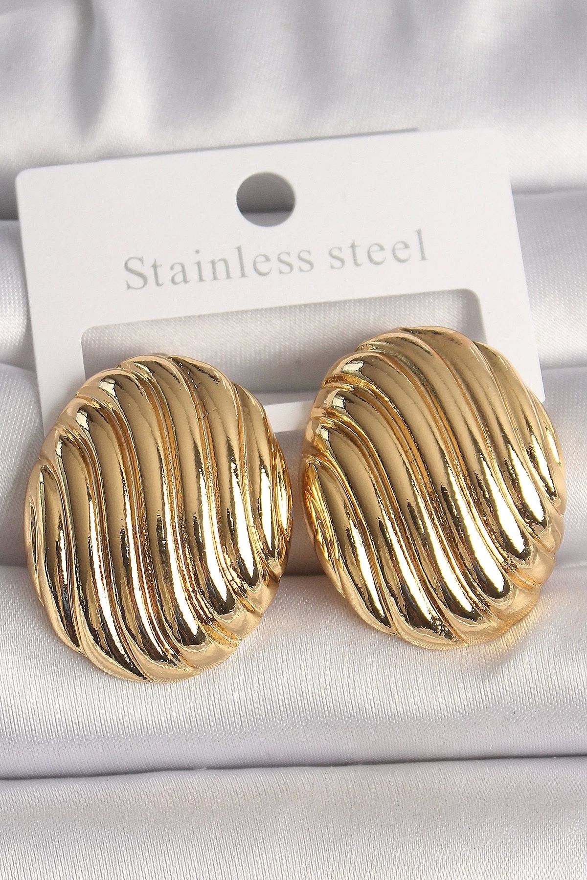 Nemere Pirinç Gold Renk İşlemeli Oval Model Kadın Küpe - TJ-BKP10151