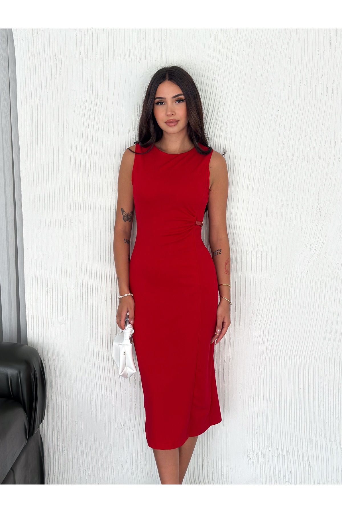 MODA Crep Kumaş Kemer Detaylı Midi Boy Elbise