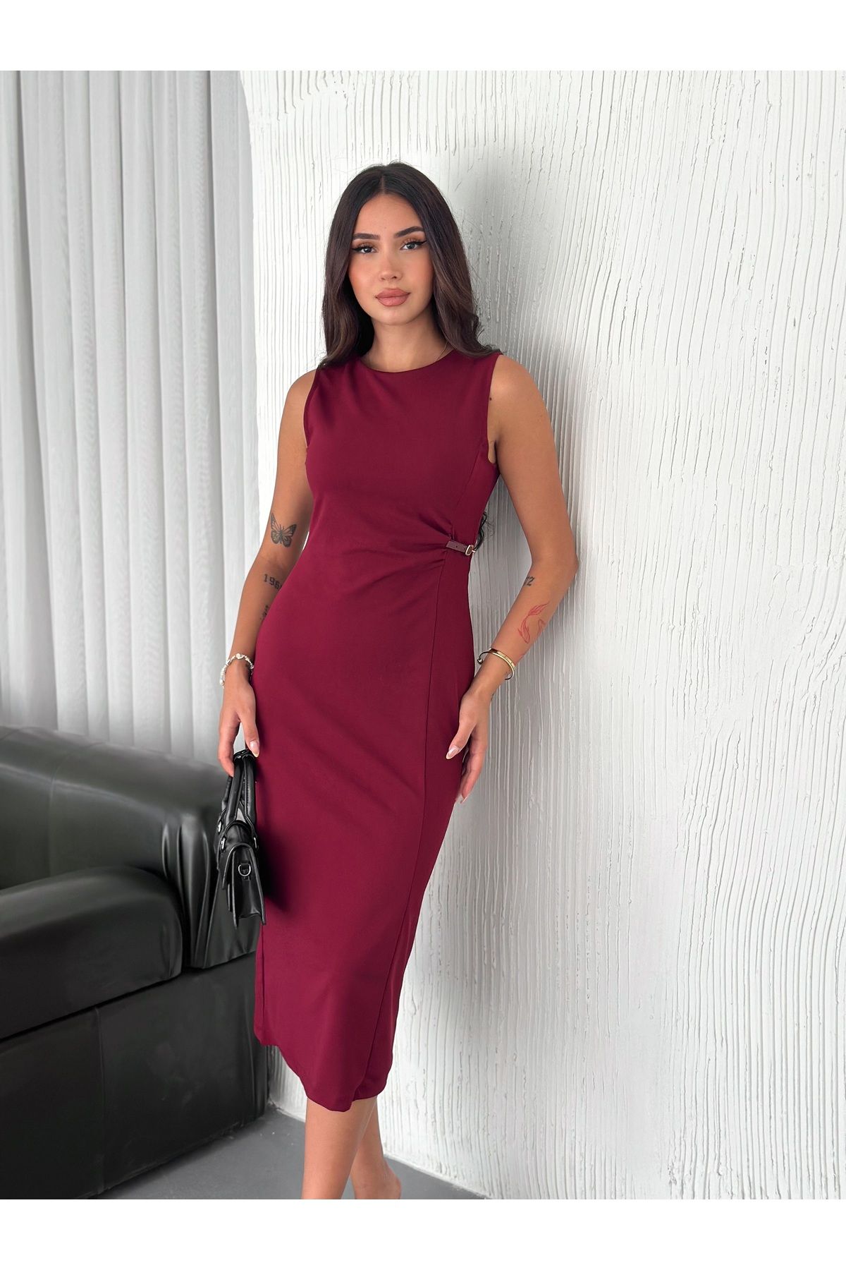 MODA Crep Kumaş Kemer Detaylı Midi Boy Elbise