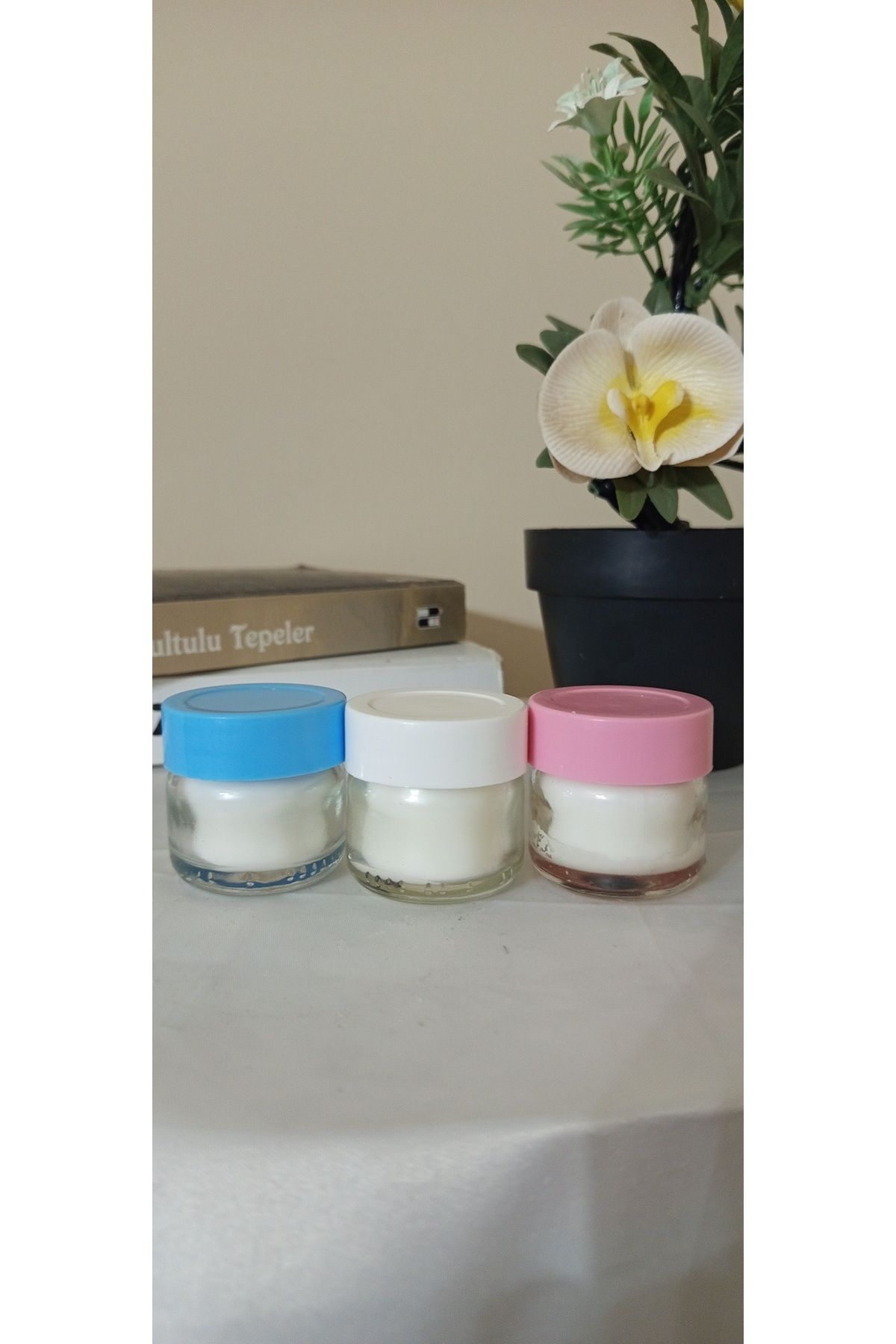 ZEYNSTUFFS HEDİYE EŞYA 3,6,9 ve 12lik setlerde 3 kokuya yer verilmiştir. Vanilye Okyanus ve Lale
