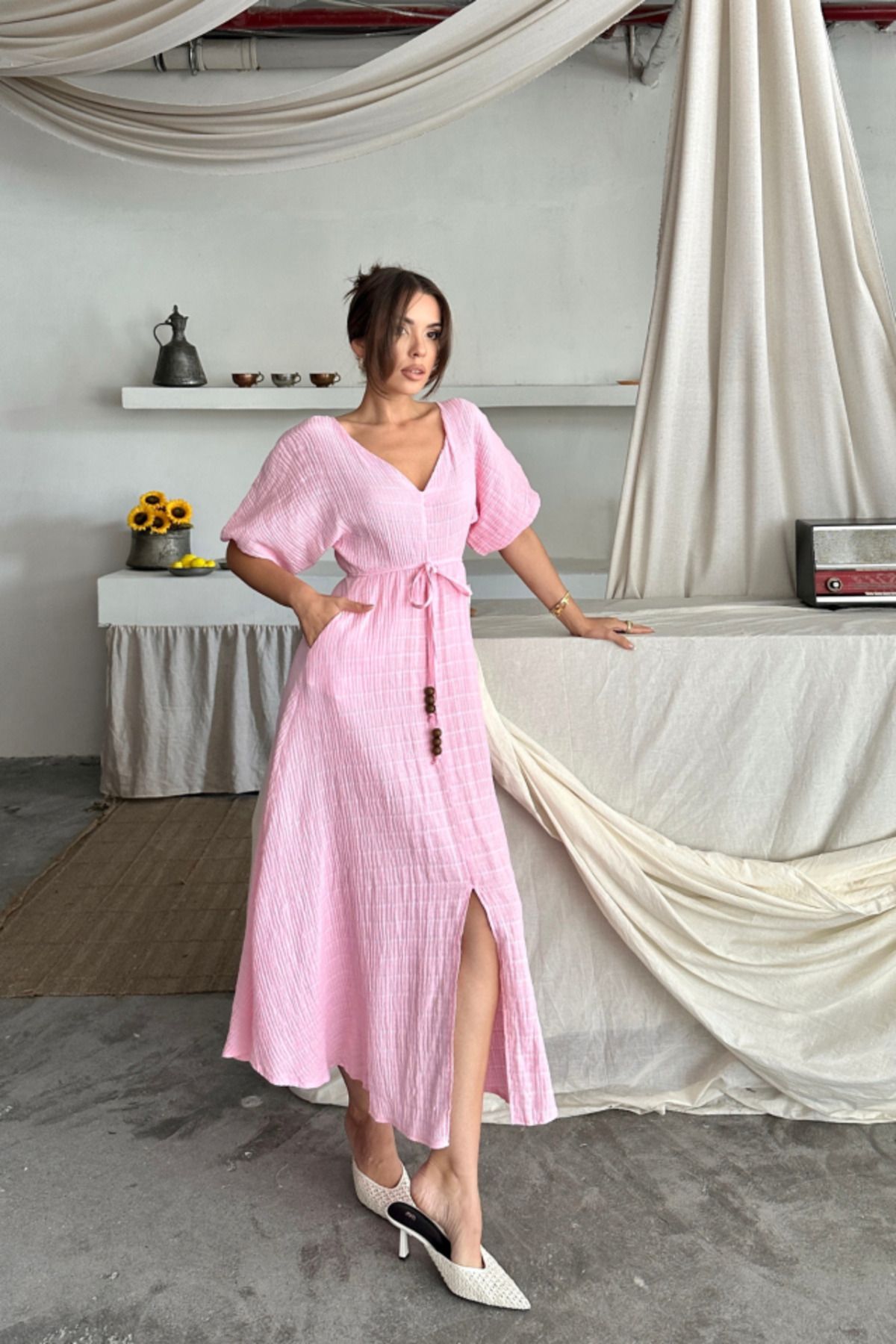 velmorafashion V YAKA BEL BONCUK BAĞLAMALI MÜSLİN ELBİSE YIRTMAÇ DETAYLI - Pembe