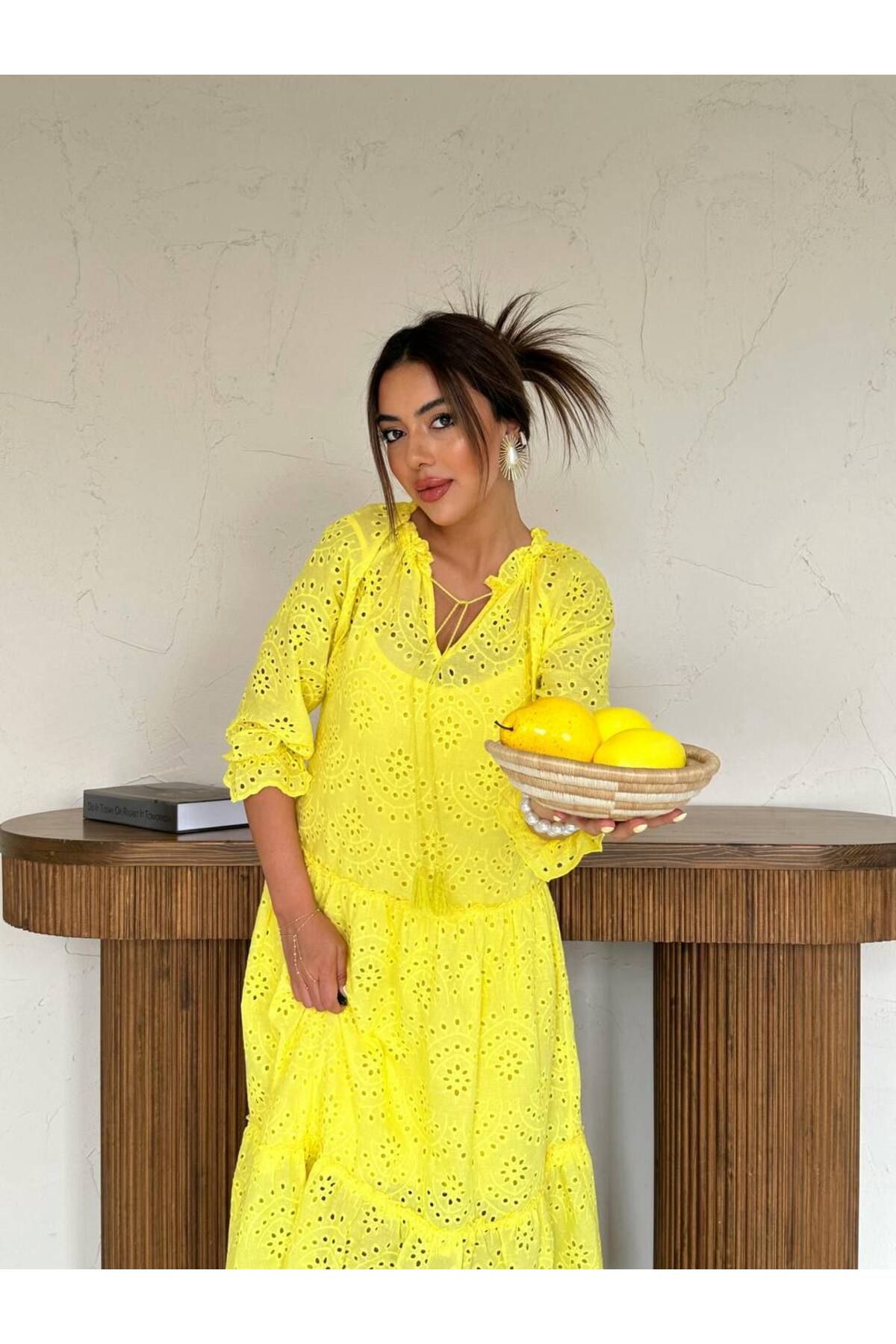 Castivo Fashion Delikli Desenli Katlı Yazlık Elbise