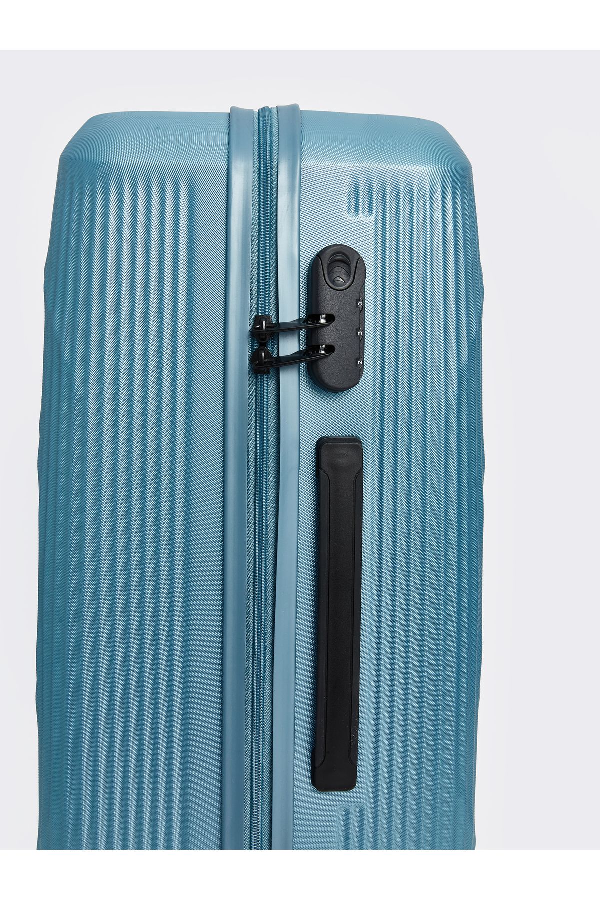 LC Waikiki-Medium Size Suitcase with Lock Detail 4