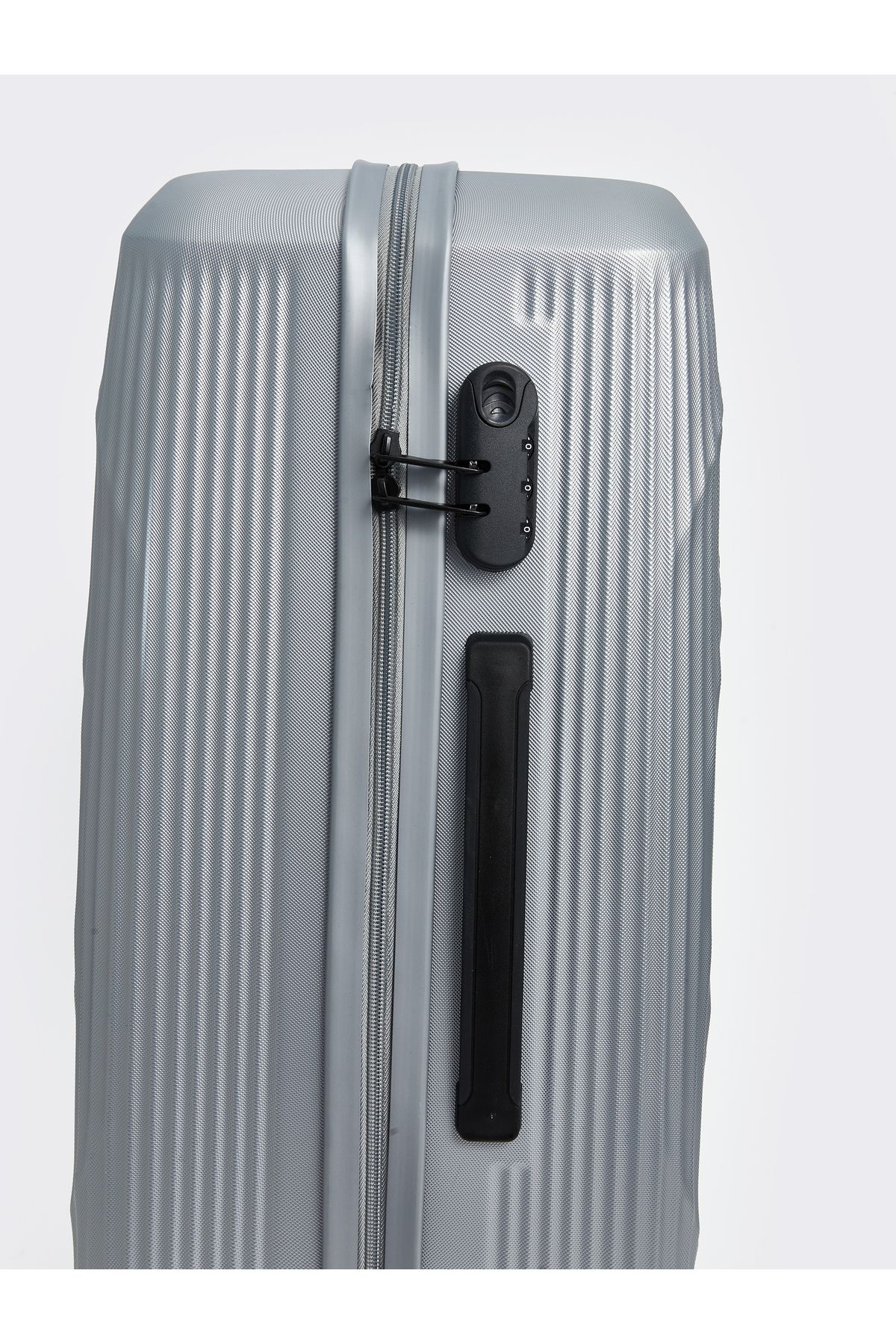 LC Waikiki-Small Size Suitcase with Lock Detail 4