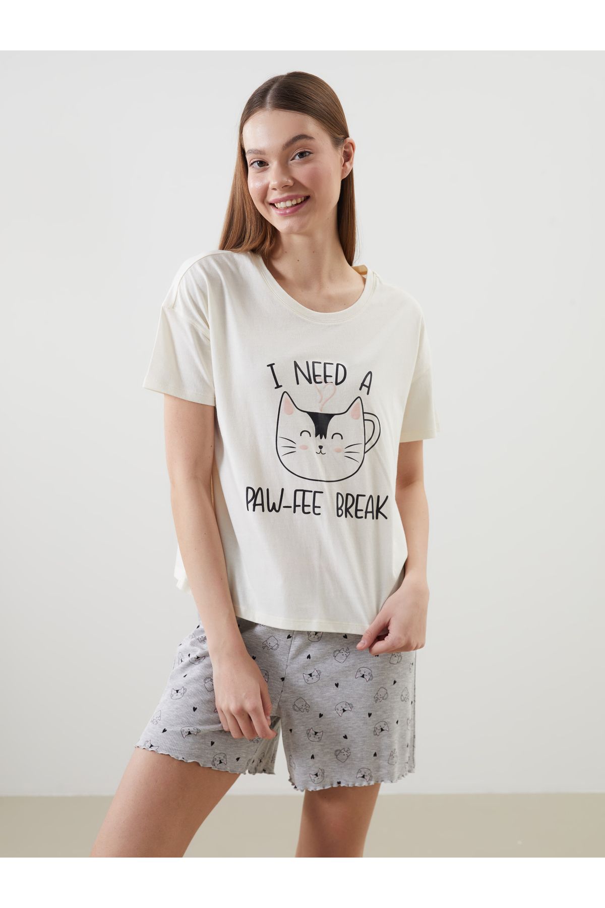 LC Waikiki Bisiklet Yaka Baskılı Kadın Şortlu Pijama Takımı