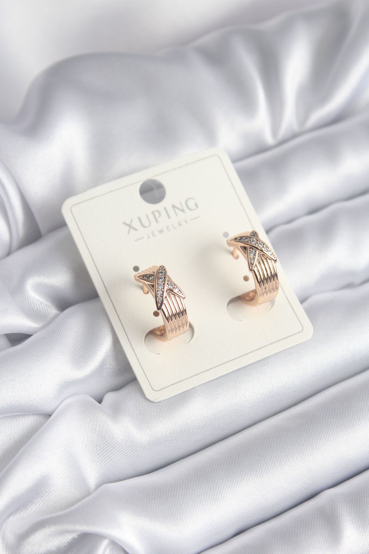 LovelymCo Xuping Model Xoxo Kadın Küpe - Lisinya