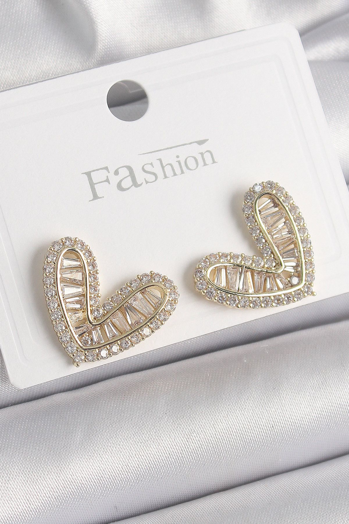 LovelymCo Pirinç Gold Renk Zirkon Taşlı Kalp Model Kadın Küpe - Lisinya