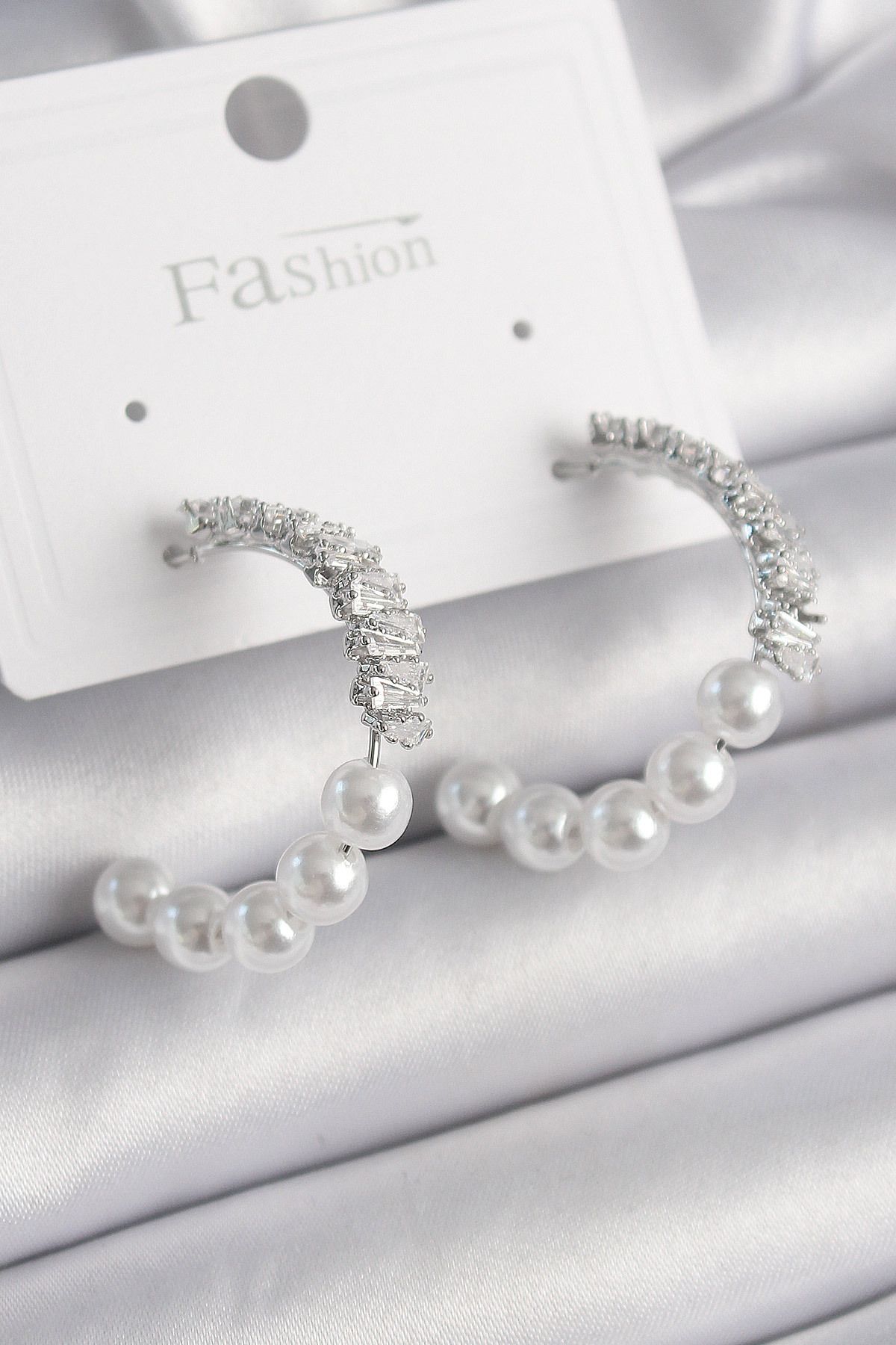 LovelymCo Pirinç Gümüş Renk Zirkon Taşlı İncili Halka Model Kadın Küpe - Lisinya