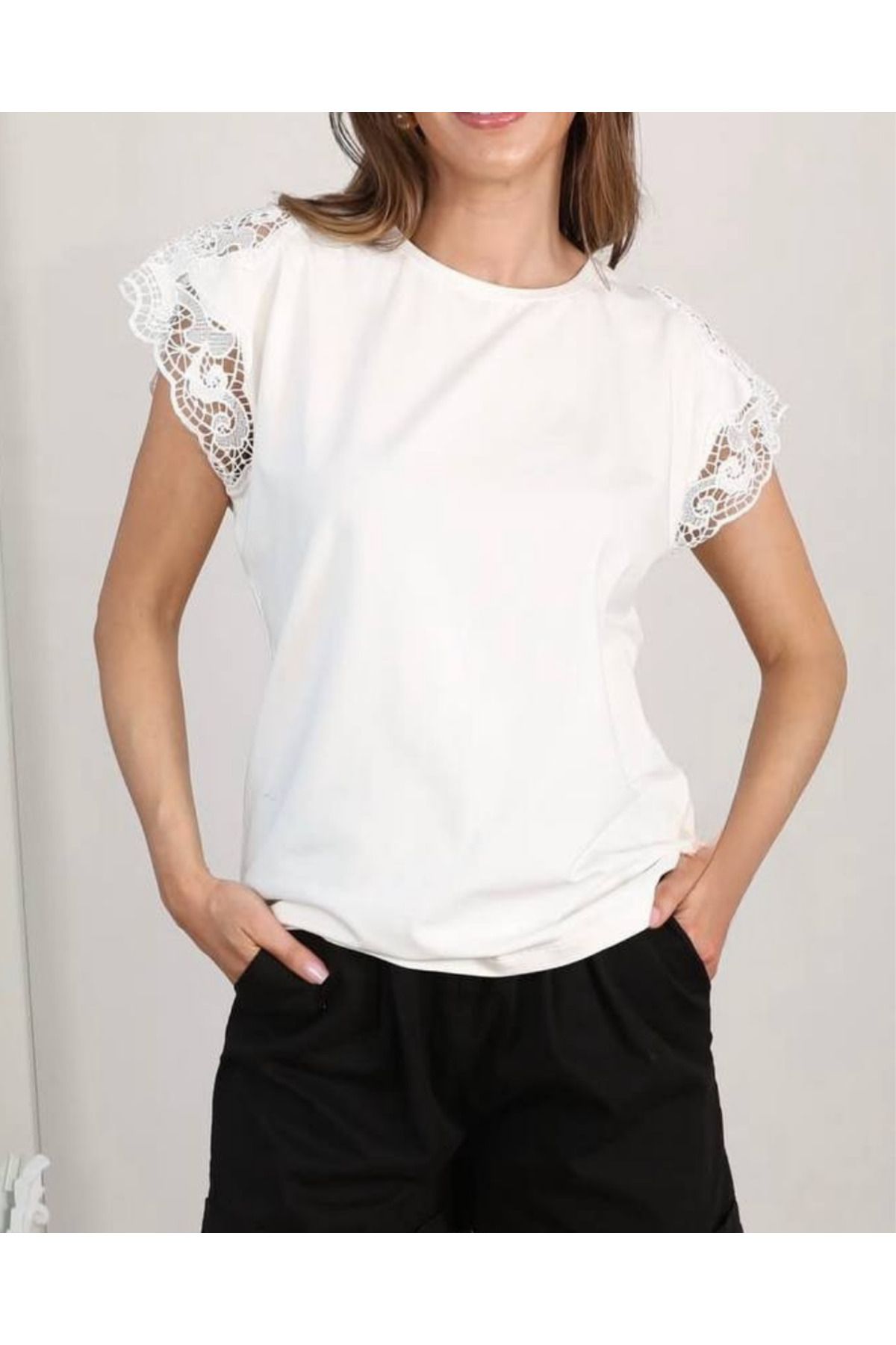 SOFT Omuzda Romantik Dantel detaylı Pamuklu Tshirt 92% Pamuk-%8 Lycra