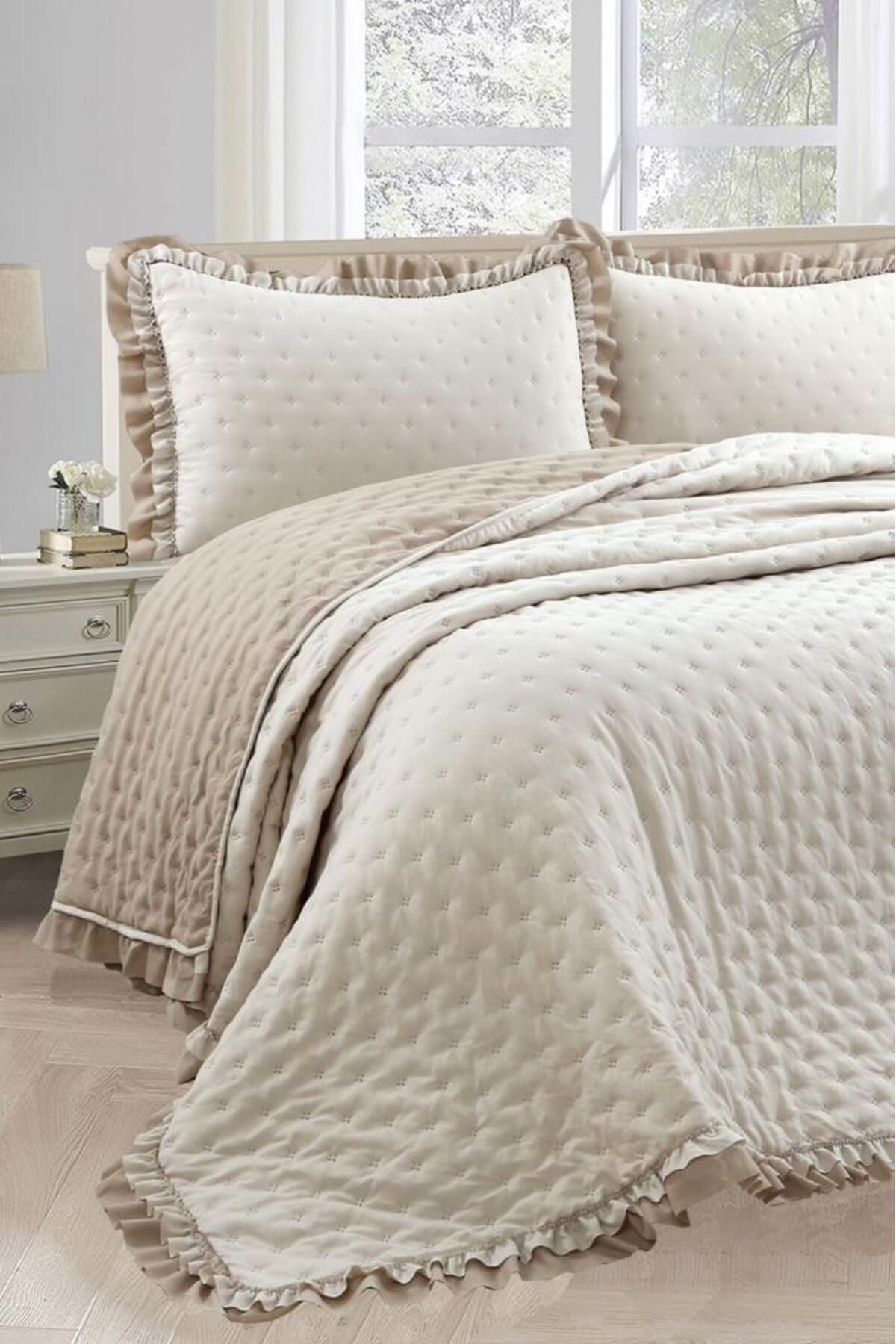 Çeyiz Diyarı Lamina Fırfırlı Elyaf Dolgulu Çift Kişilik 240x260 Cm Yatak Örtüsü Bej