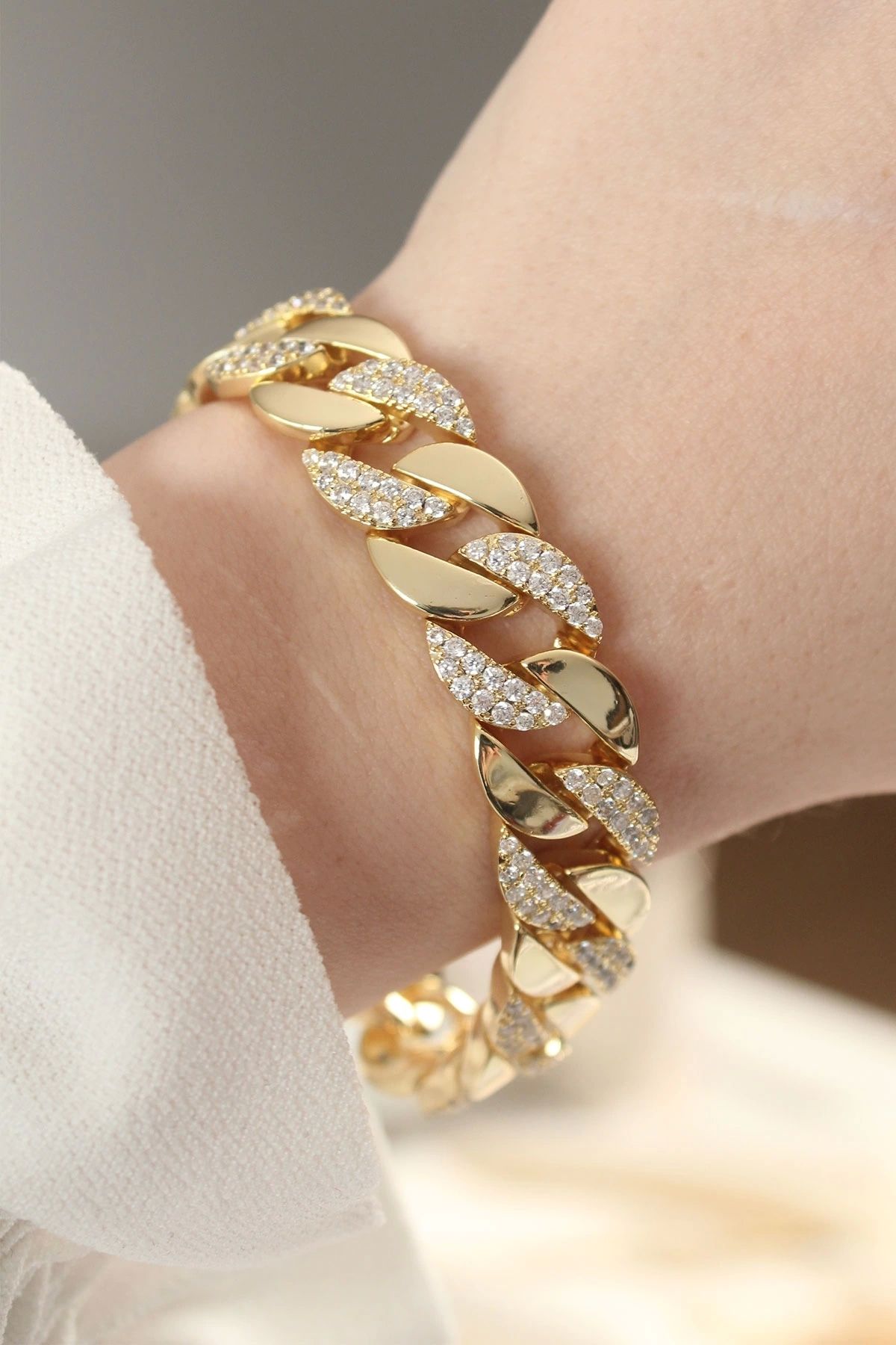 Clariss Vip Seri Pirinç Zirkon Taşlı Gold Renk Gurmet Bileklik