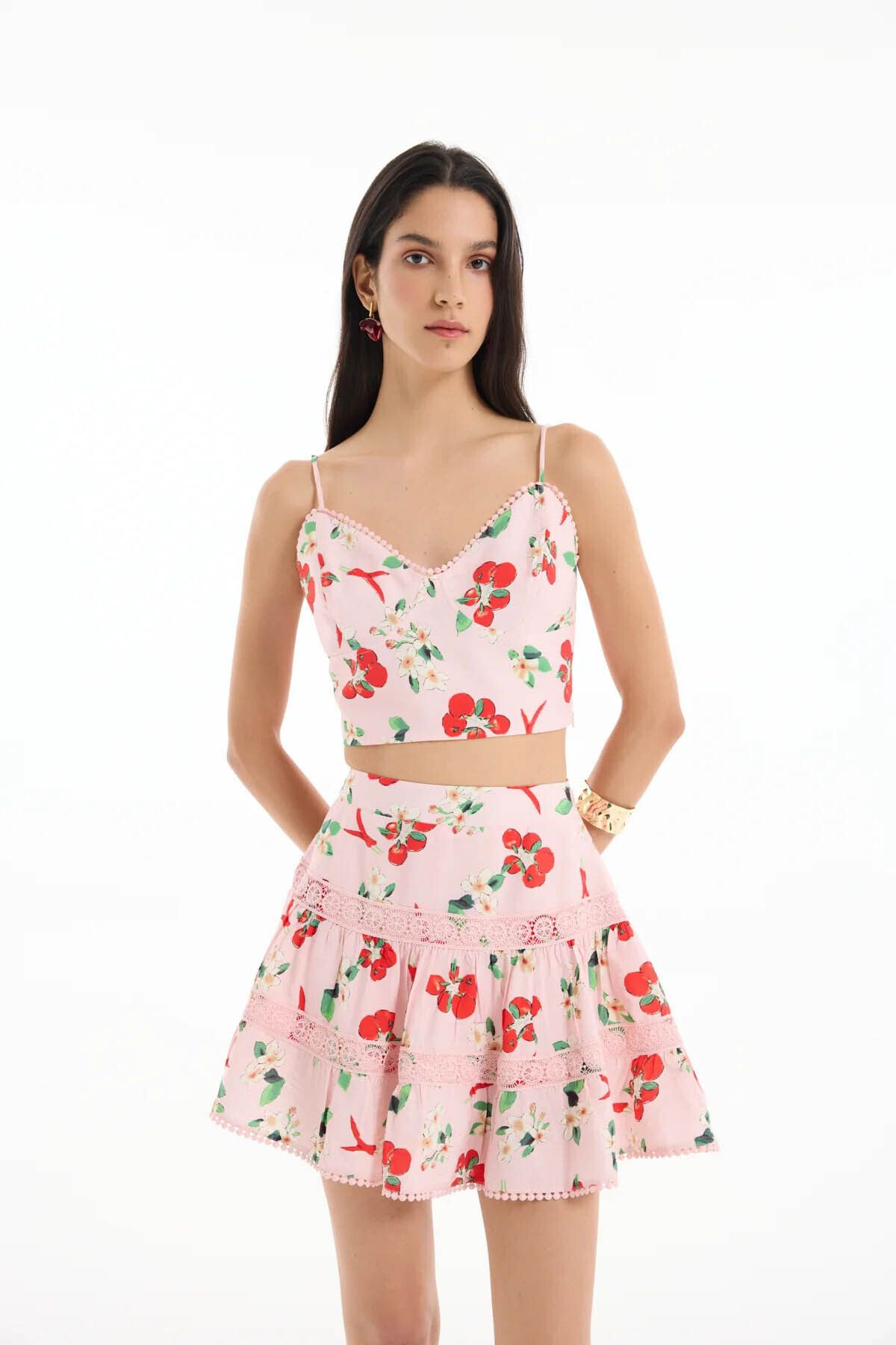Quzu Domates Desenli Askılı Crop Pembe Kadın Bluz Blz00393