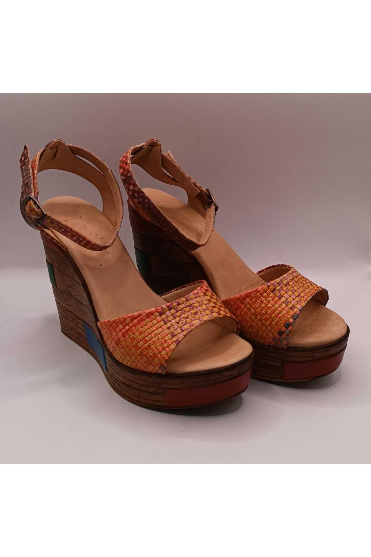 İDOL SHOES HAKİKİ DERİ DOLGU TOPUK SANDALET