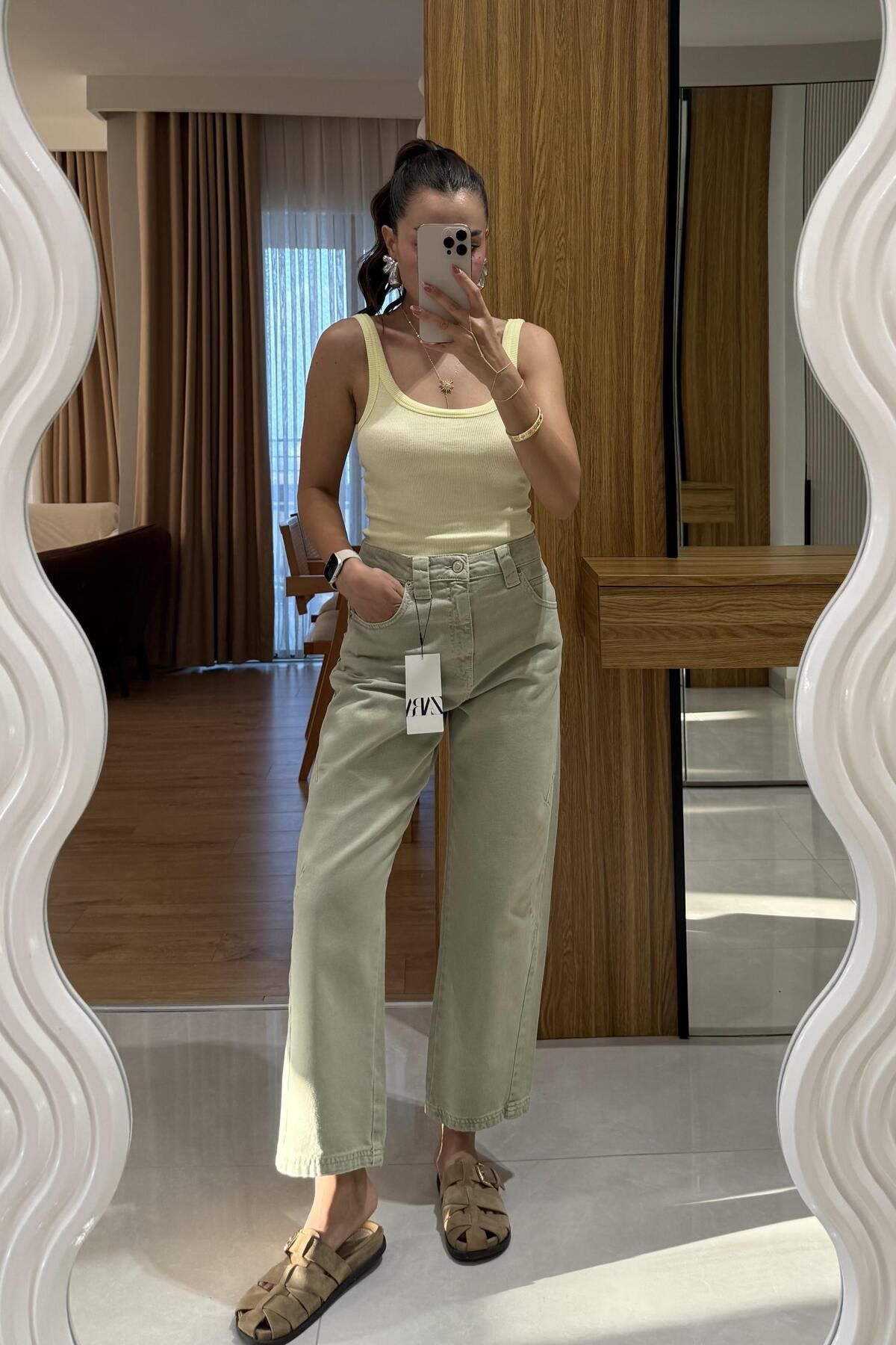 Gizem Ecemiş Tiara Kısa Paça Yüksek Bel Jean