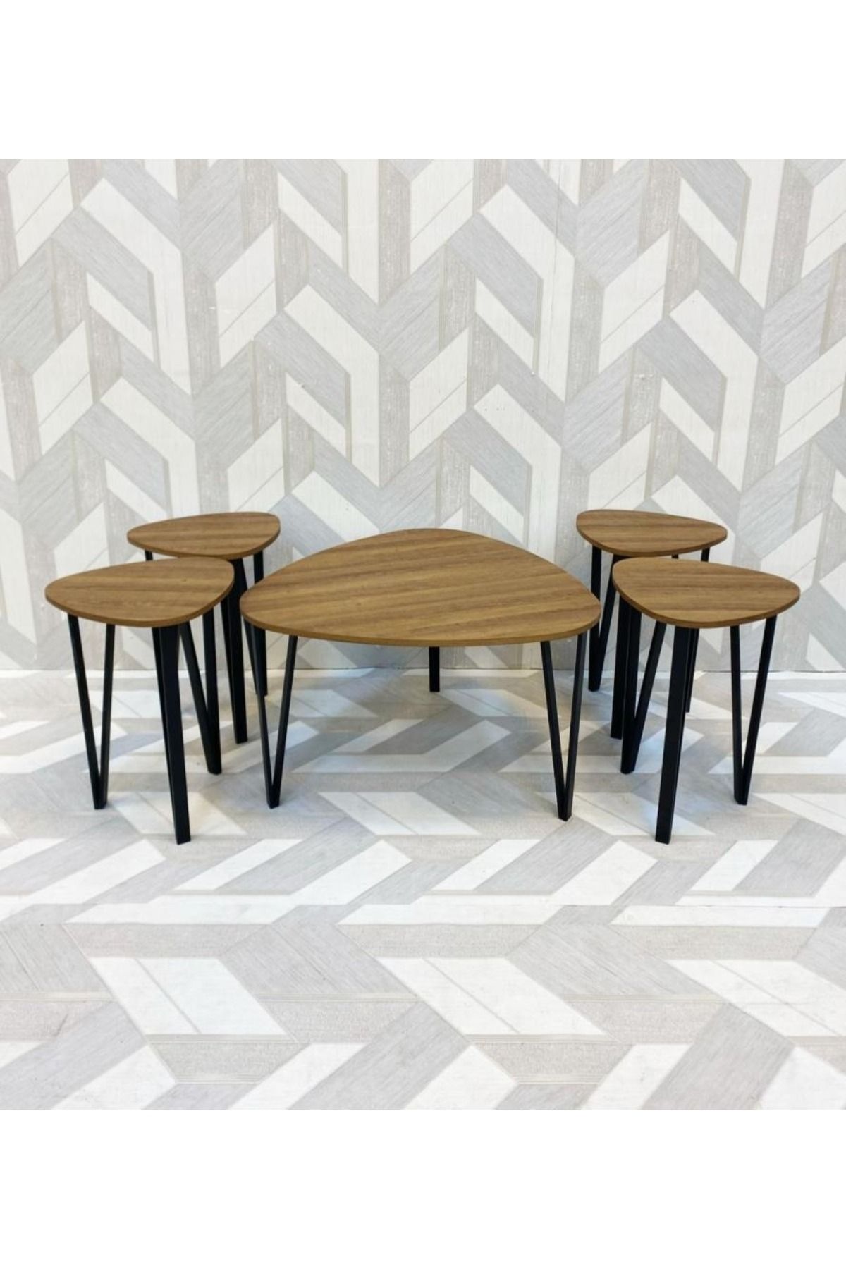 DEC13-Modern serving table set with a luxurious touch 3
