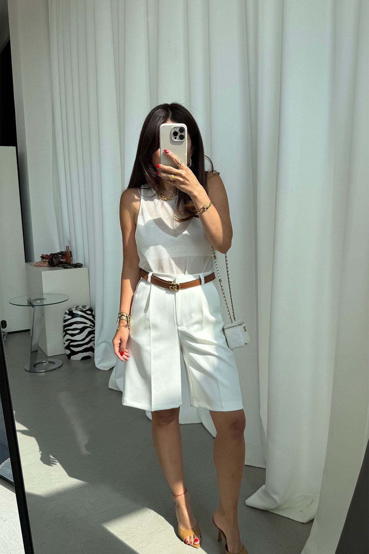 Özge Özgenç Pileli Basic Kumaş Şort