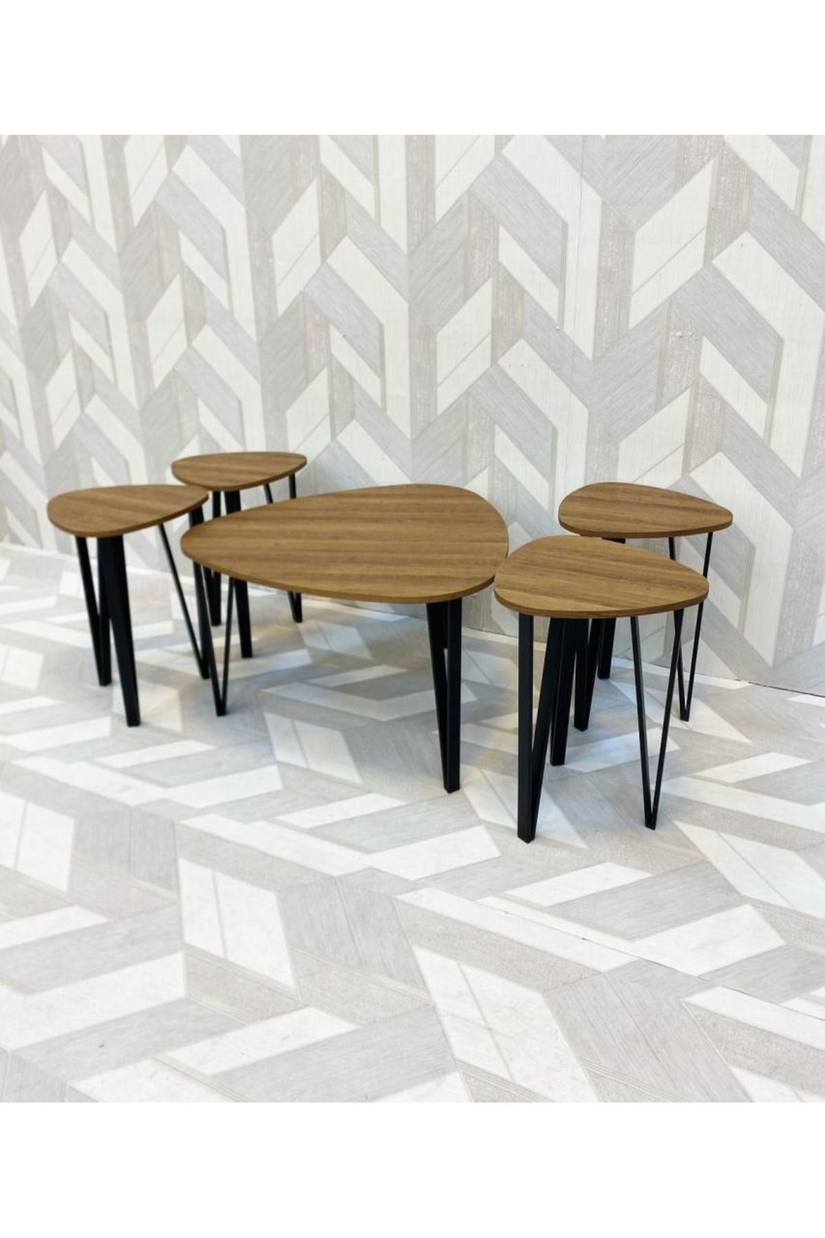 DEC13-Modern serving table set with a luxurious touch 2