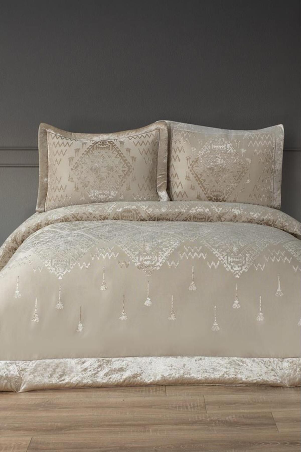 Çeyiz Diyarı Mercan Elyaf Dolgulu Çift Kişilik 250x255 Cm Yatak Örtüsü Bej