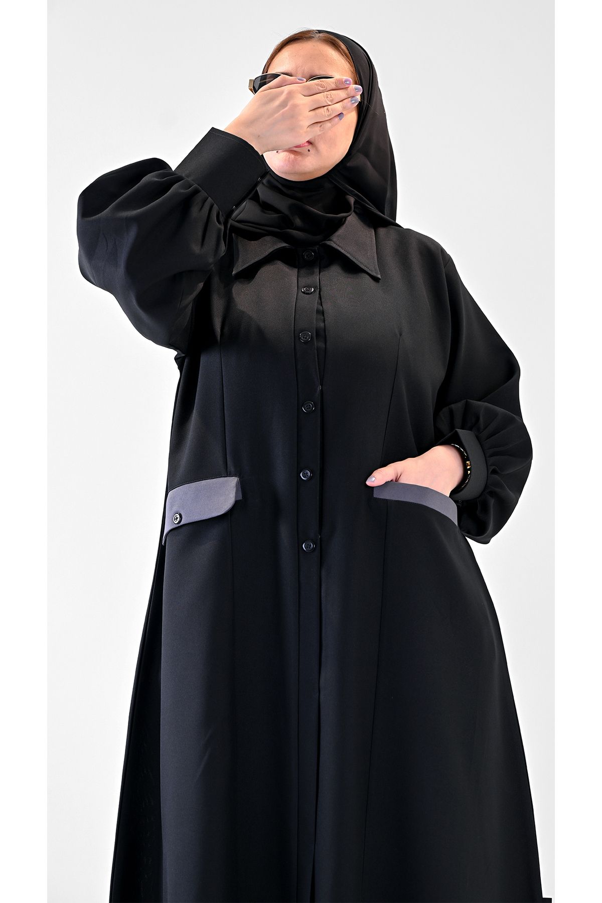 GENERAL-Black linen abaya with a turn-up collar and gray pockets - formal work design 3